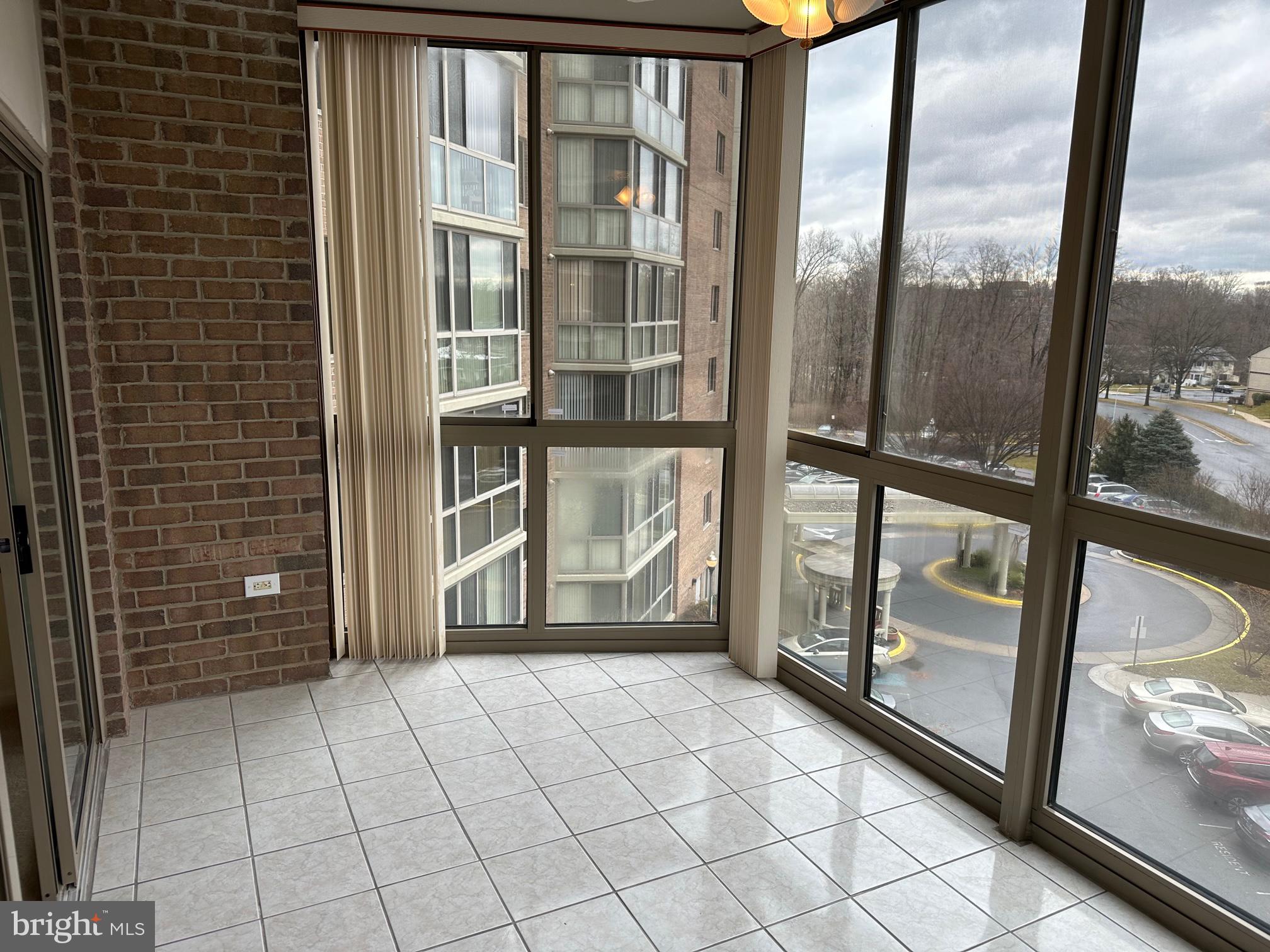 TURNBERRY COURTS AT LEIS - Residential