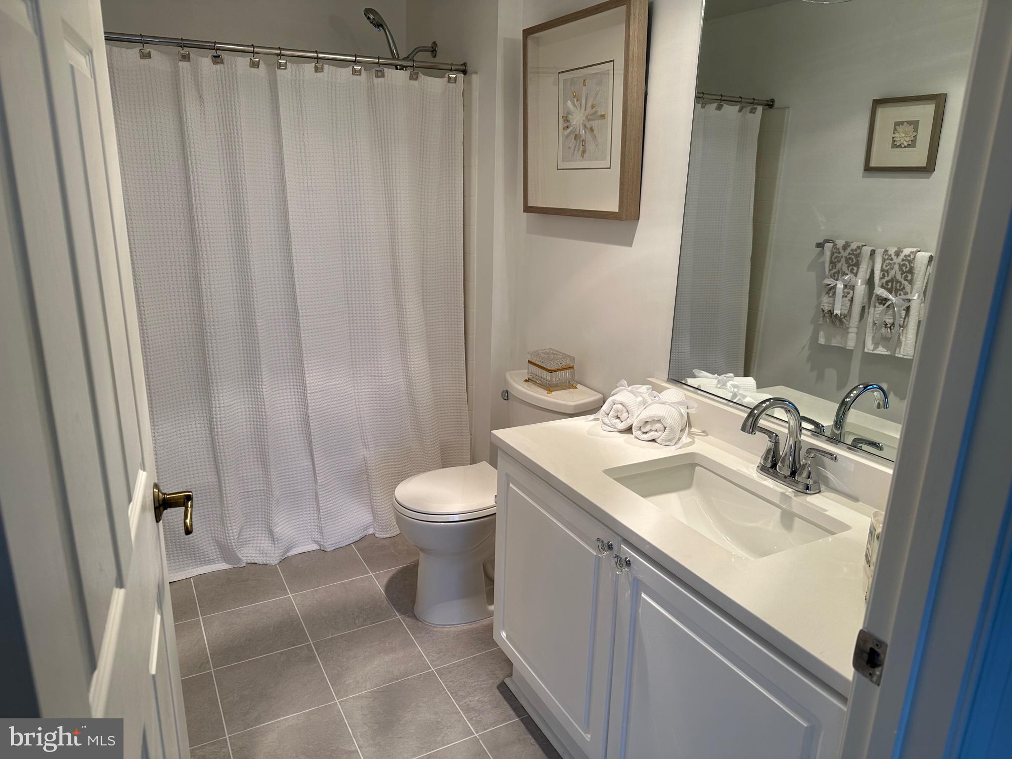 TURNBERRY COURTS AT LEIS - Residential