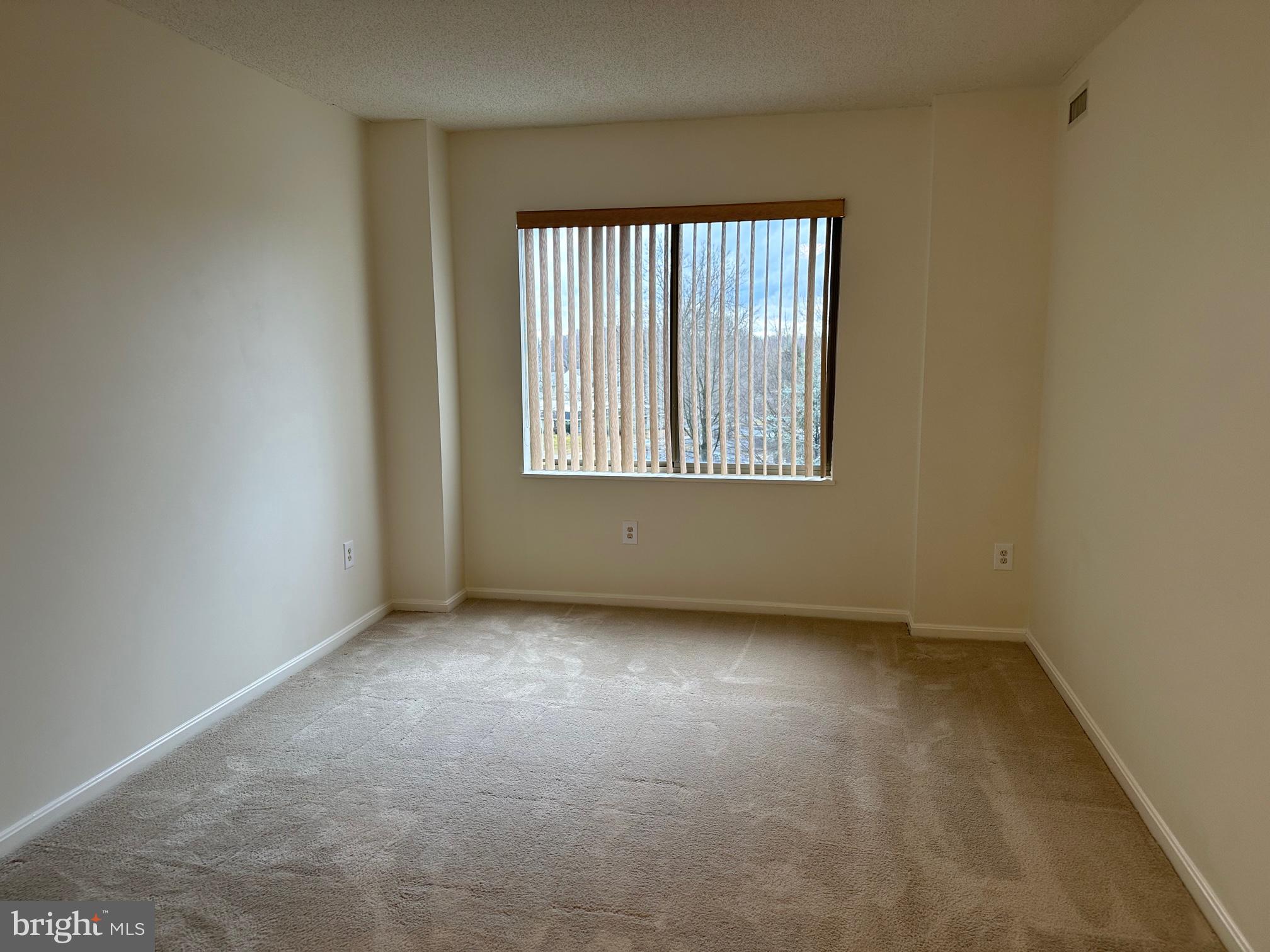 TURNBERRY COURTS AT LEIS - Residential