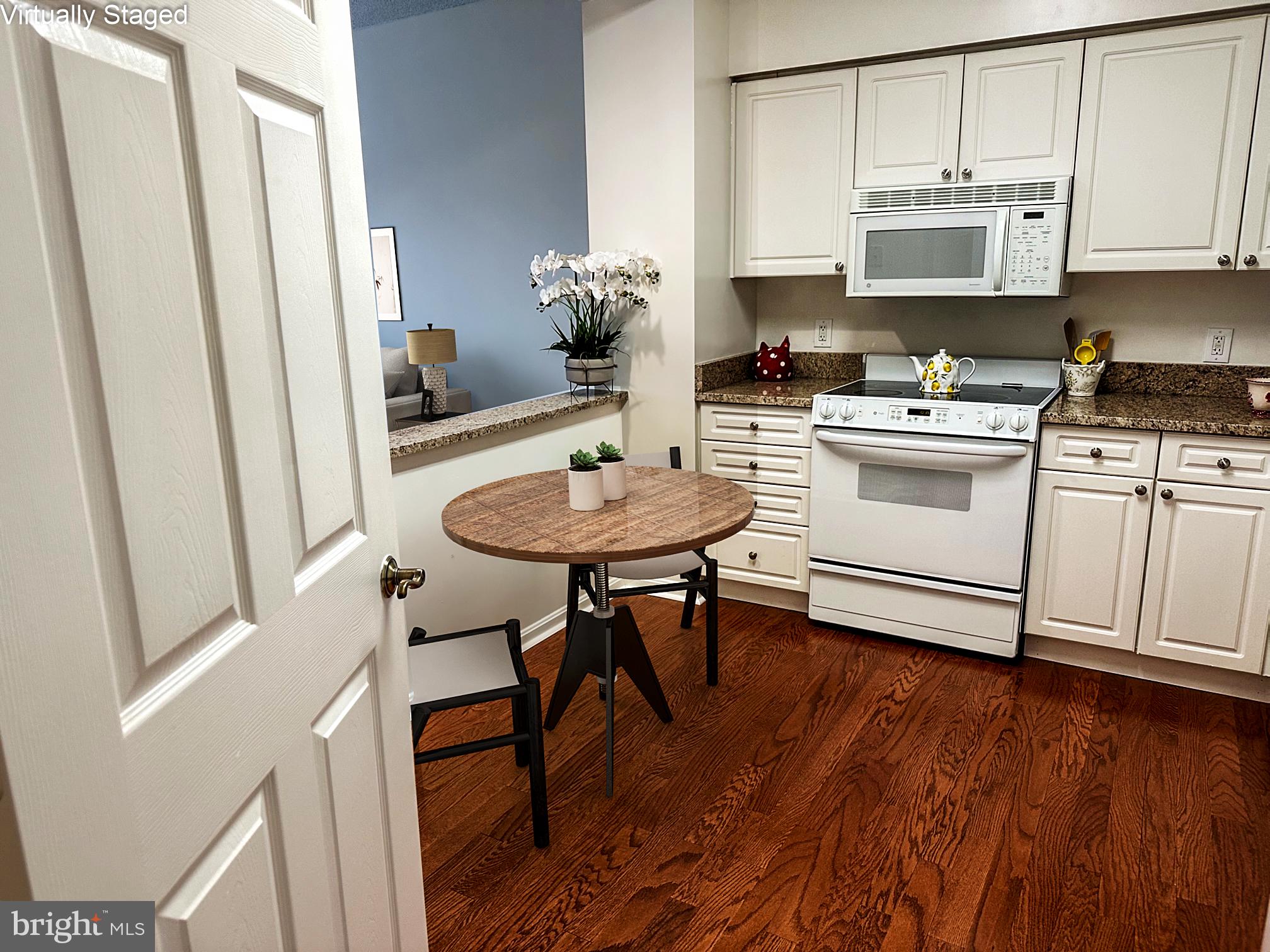 TURNBERRY COURTS AT LEIS - Residential