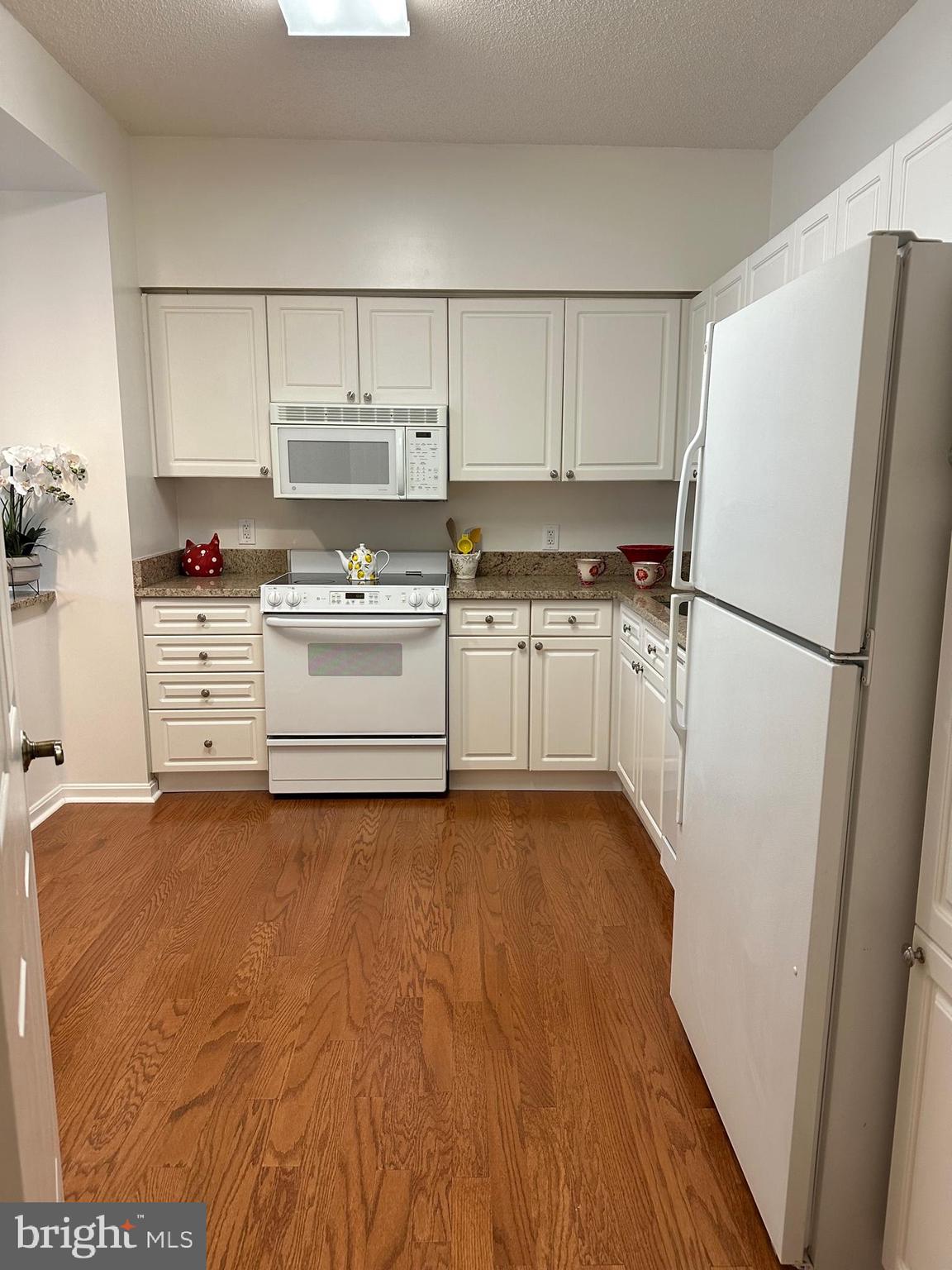 TURNBERRY COURTS AT LEIS - Residential