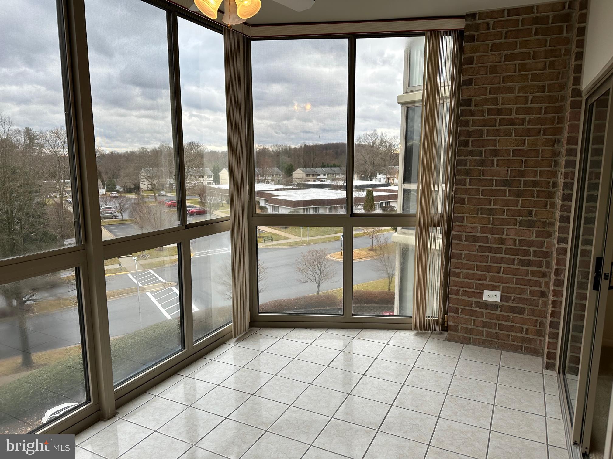 TURNBERRY COURTS AT LEIS - Residential