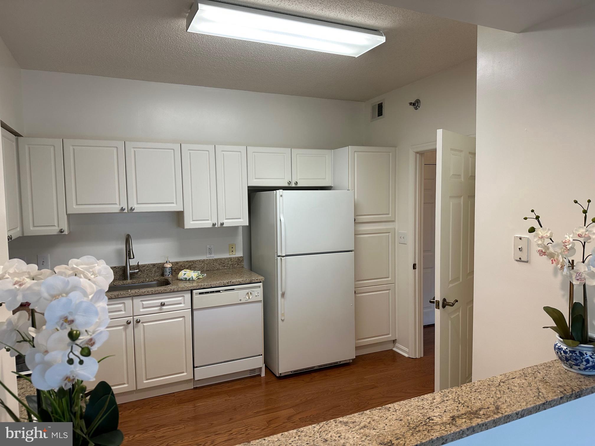 TURNBERRY COURTS AT LEIS - Residential