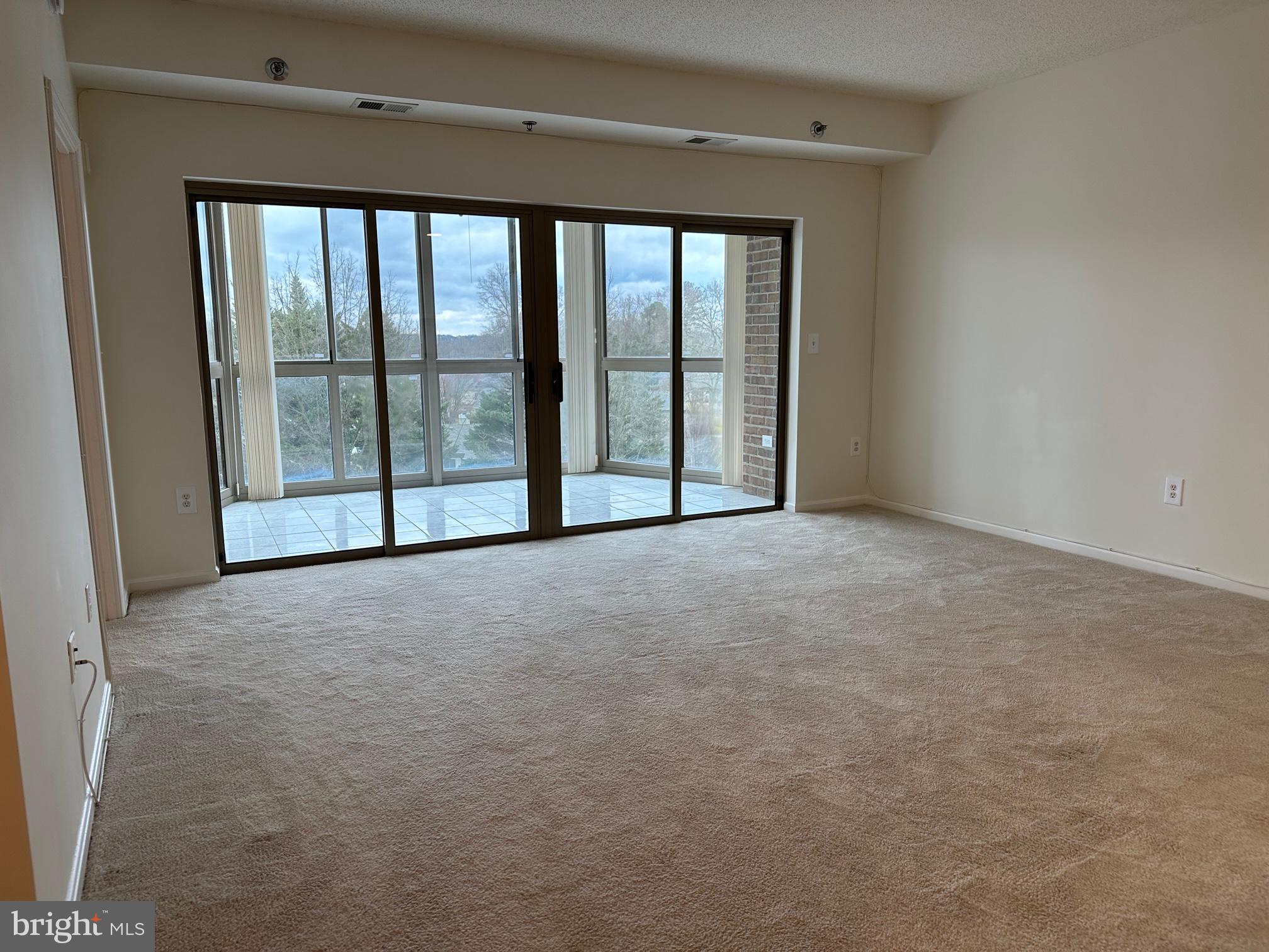 TURNBERRY COURTS AT LEIS - Residential