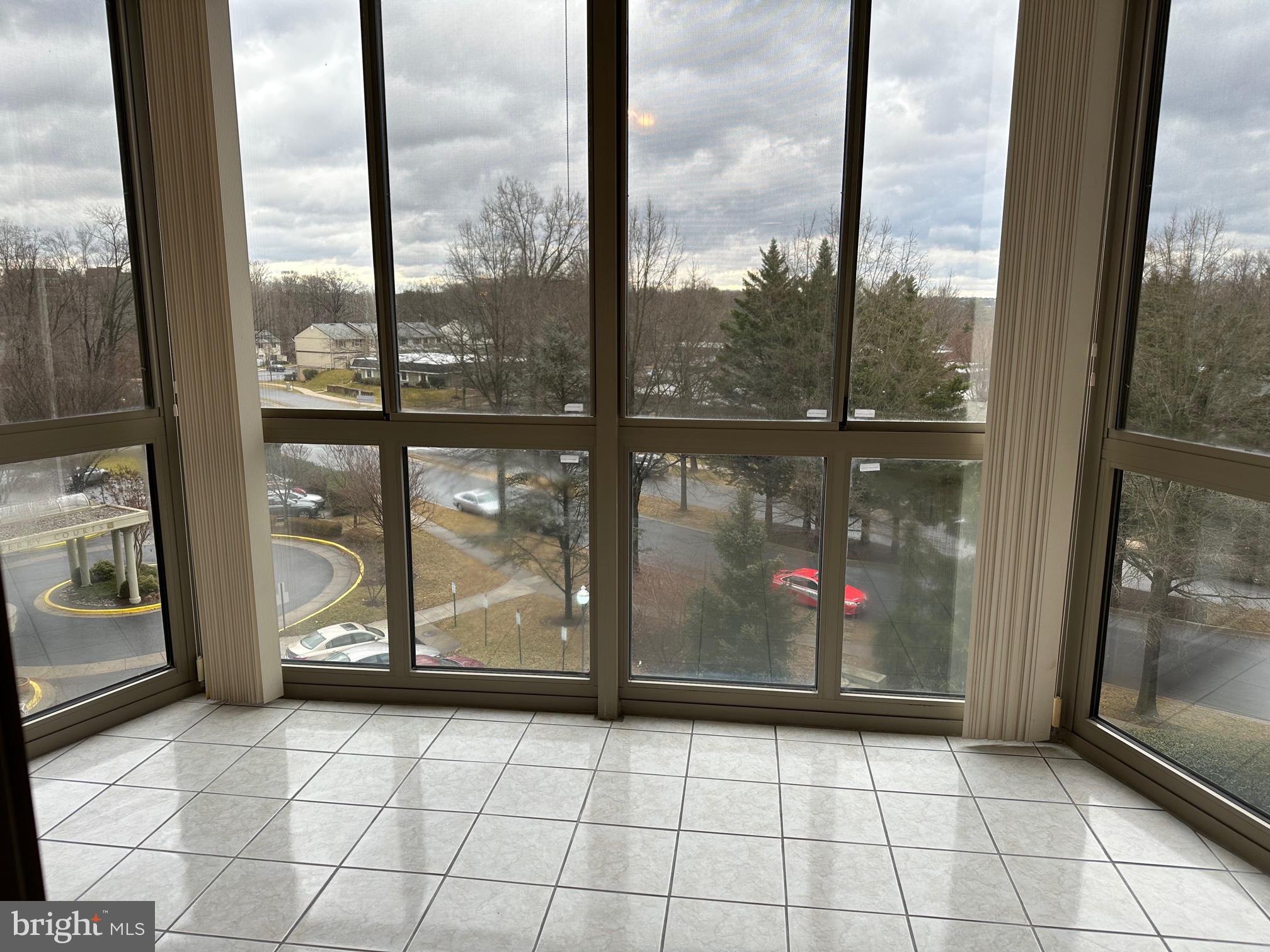 TURNBERRY COURTS AT LEIS - Residential