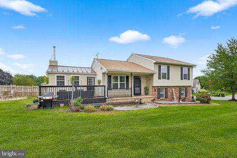 Photo of 602 Greenview Drive, DENVER, PA 17517 (MLS # PALA2075200)