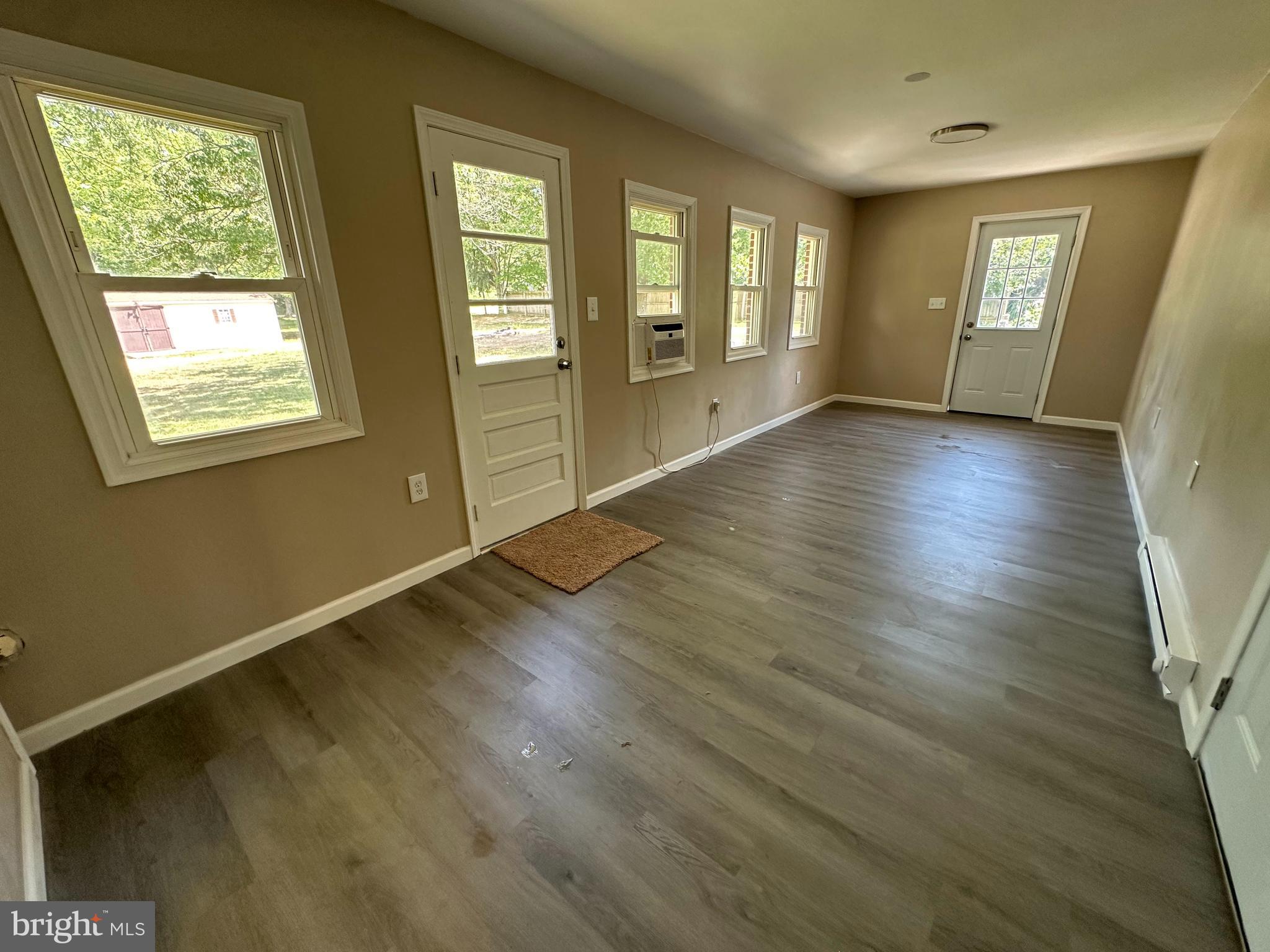 ROCKVILLE - Residential