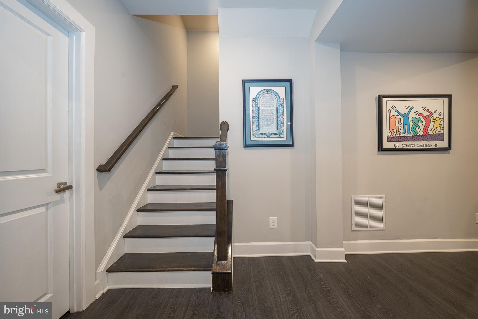 WAYNE GLEN - Residential