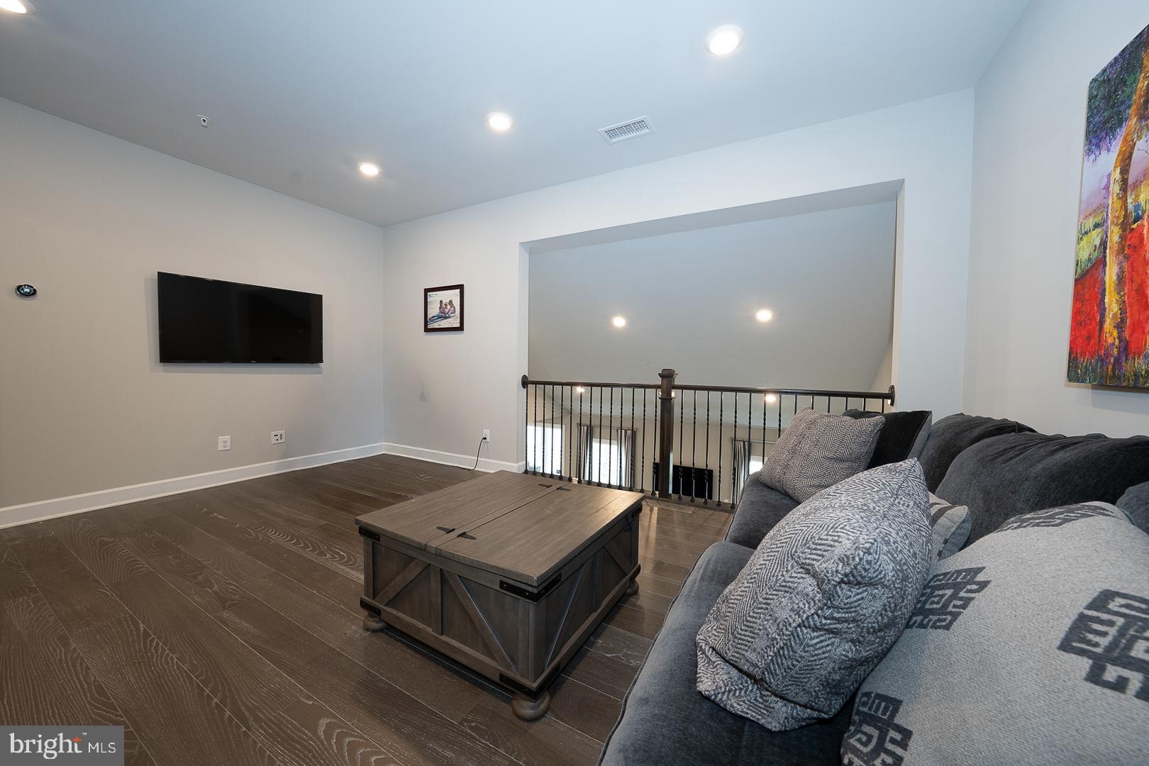 WAYNE GLEN - Residential