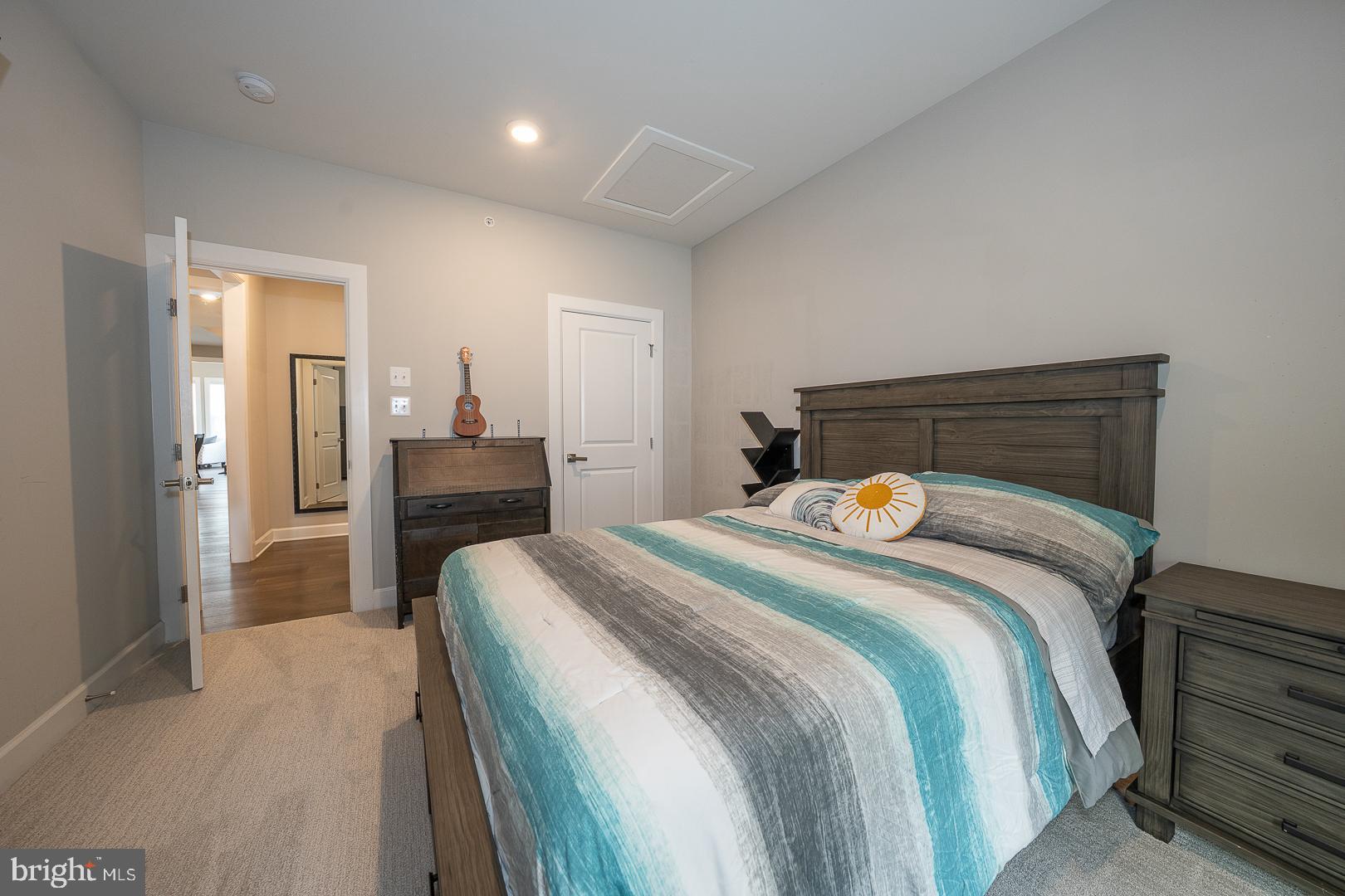 WAYNE GLEN - Residential