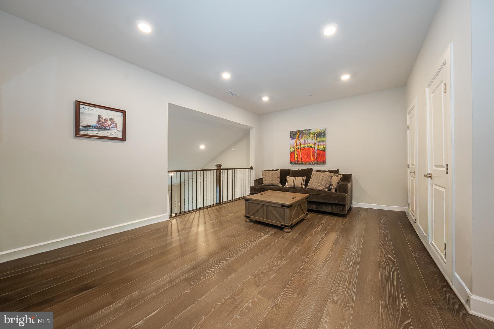 WAYNE GLEN - Residential