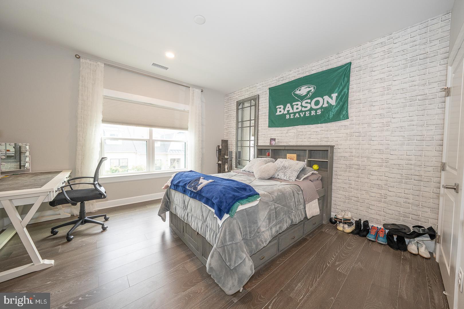 WAYNE GLEN - Residential