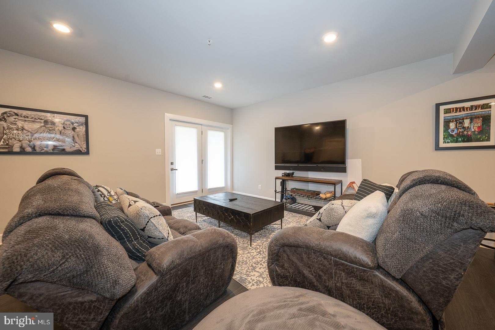 WAYNE GLEN - Residential