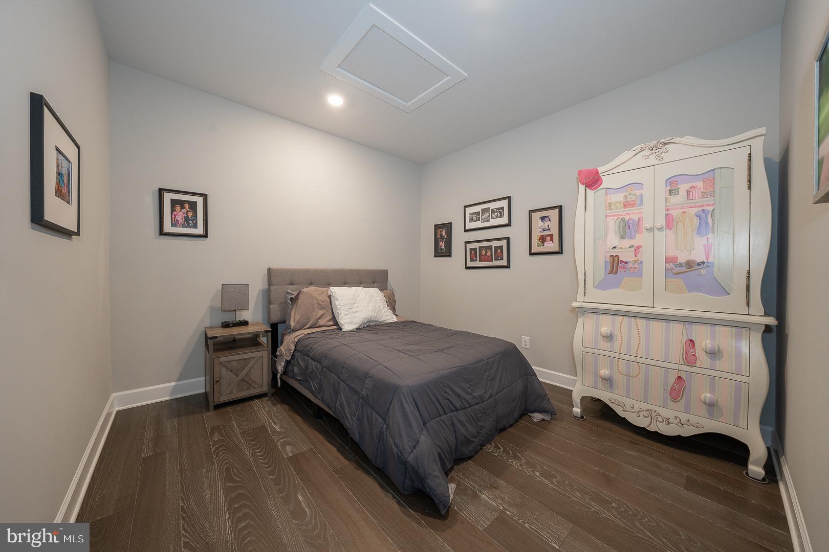 WAYNE GLEN - Residential