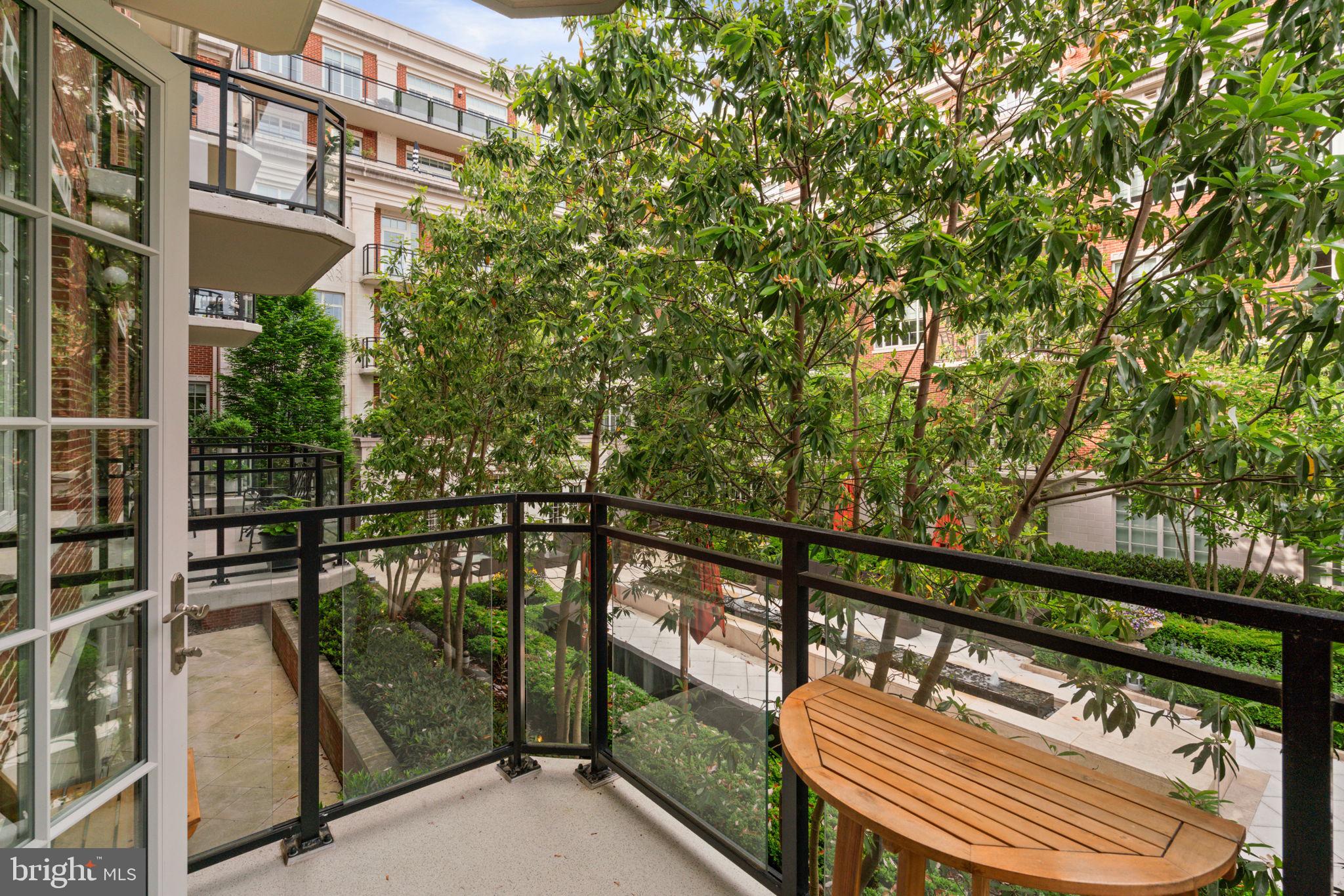 THE SIGNET - Residential