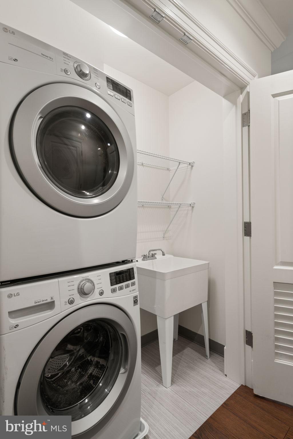 THE SIGNET - Residential