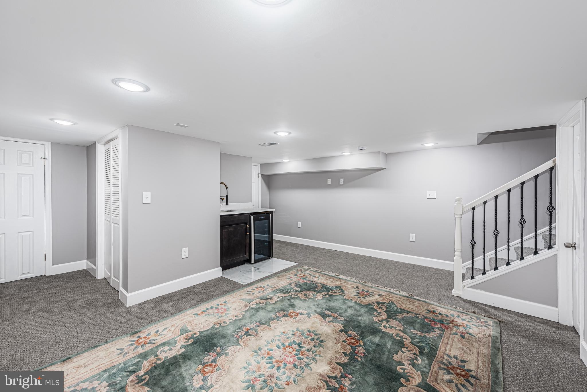 HOLLINS MARKET - Residential