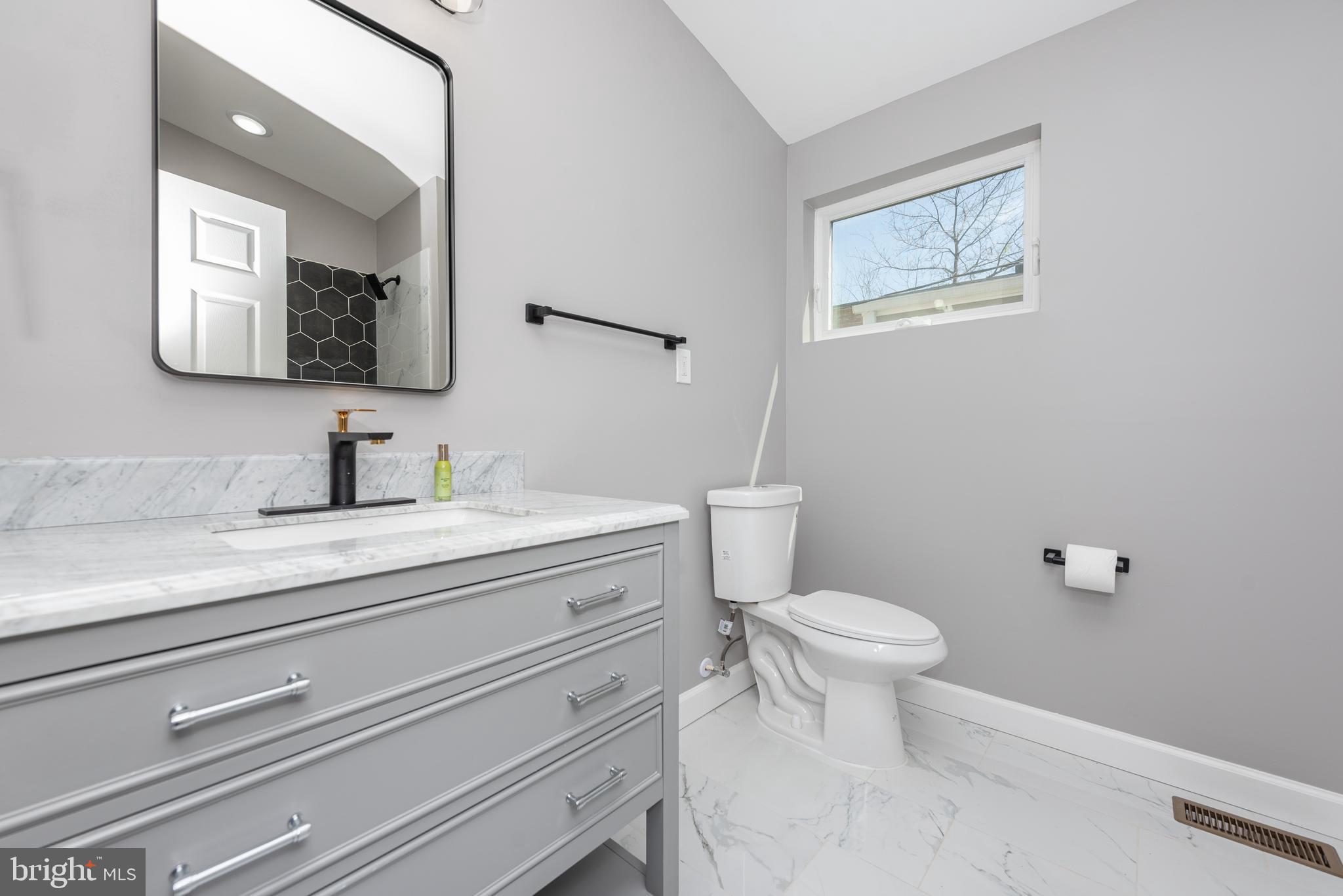 HOLLINS MARKET - Residential