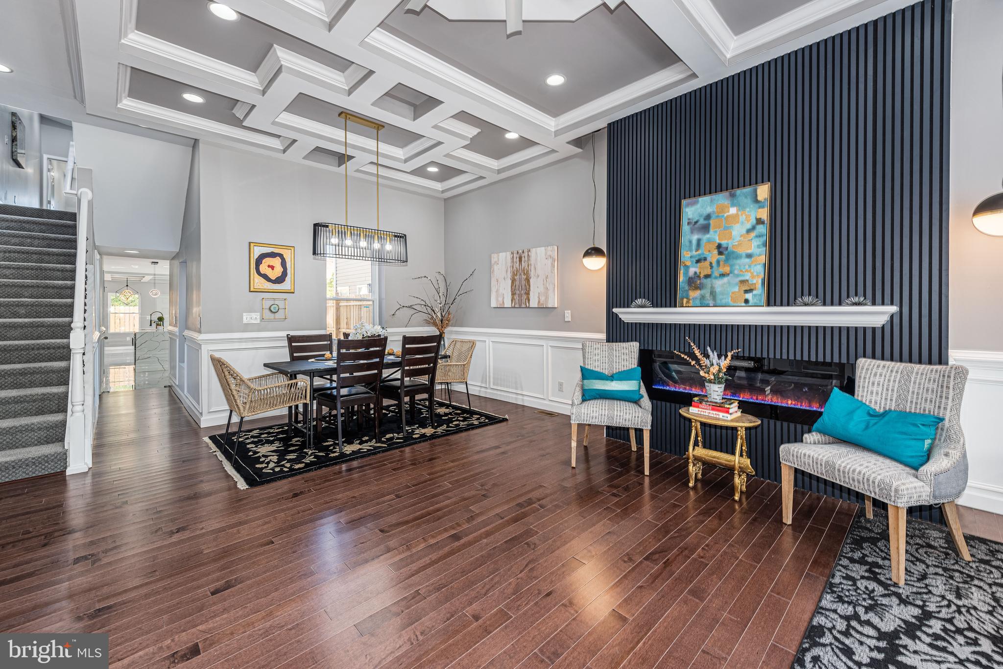 HOLLINS MARKET - Residential