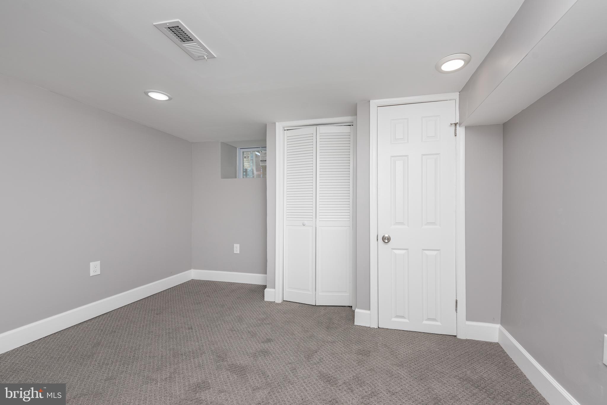HOLLINS MARKET - Residential
