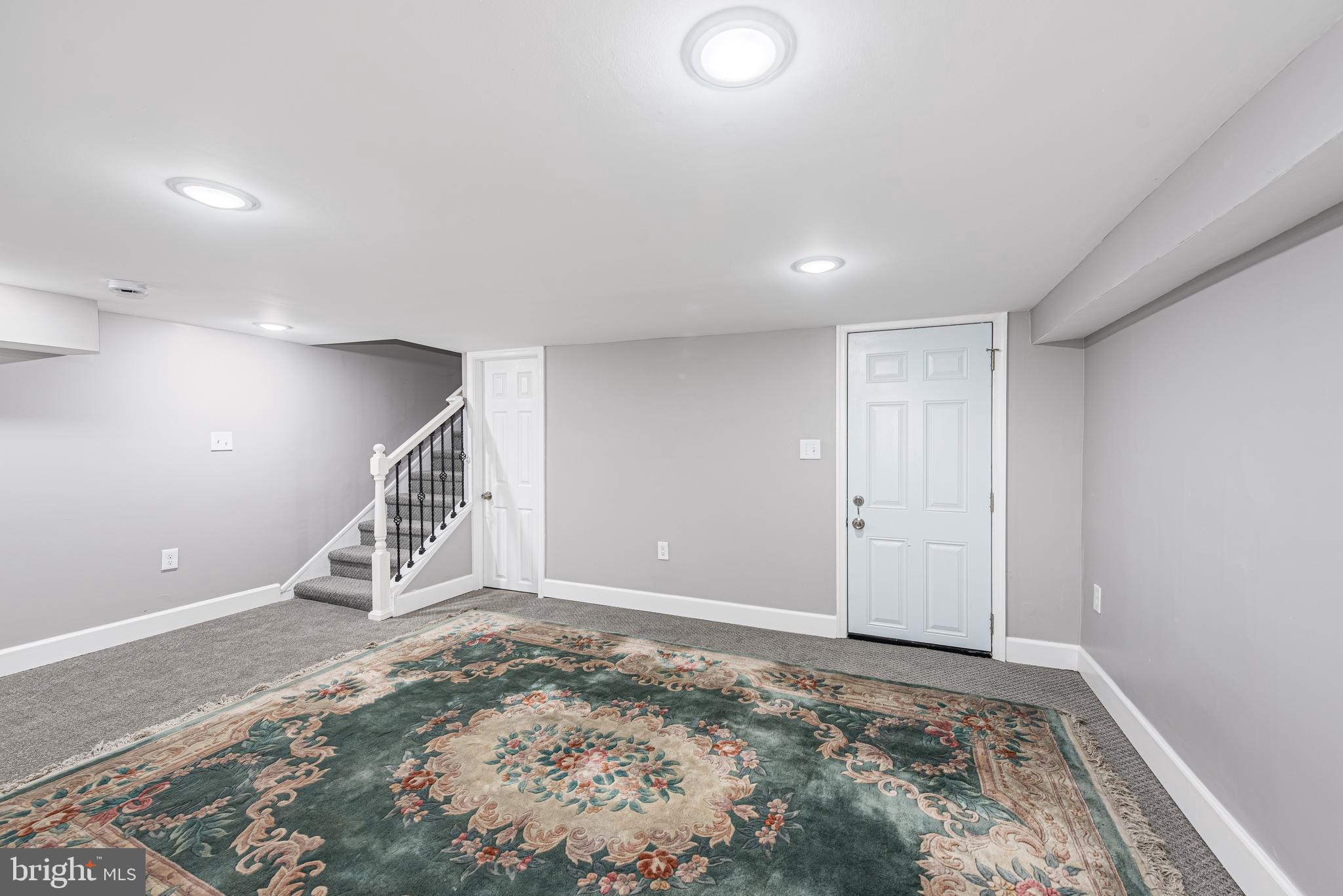 HOLLINS MARKET - Residential