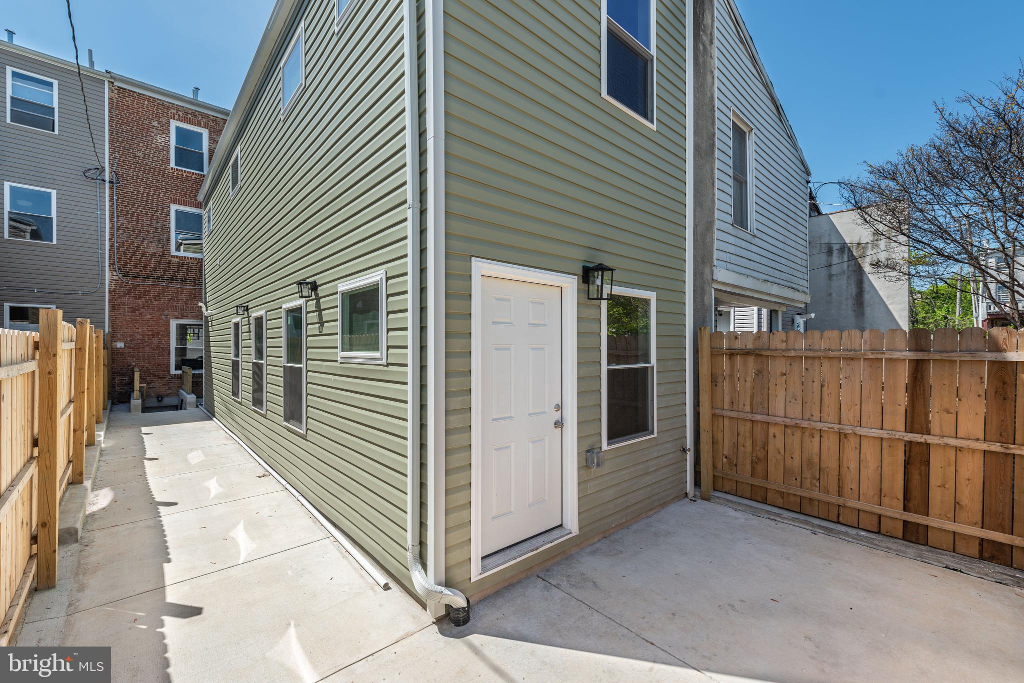 HOLLINS MARKET - Residential