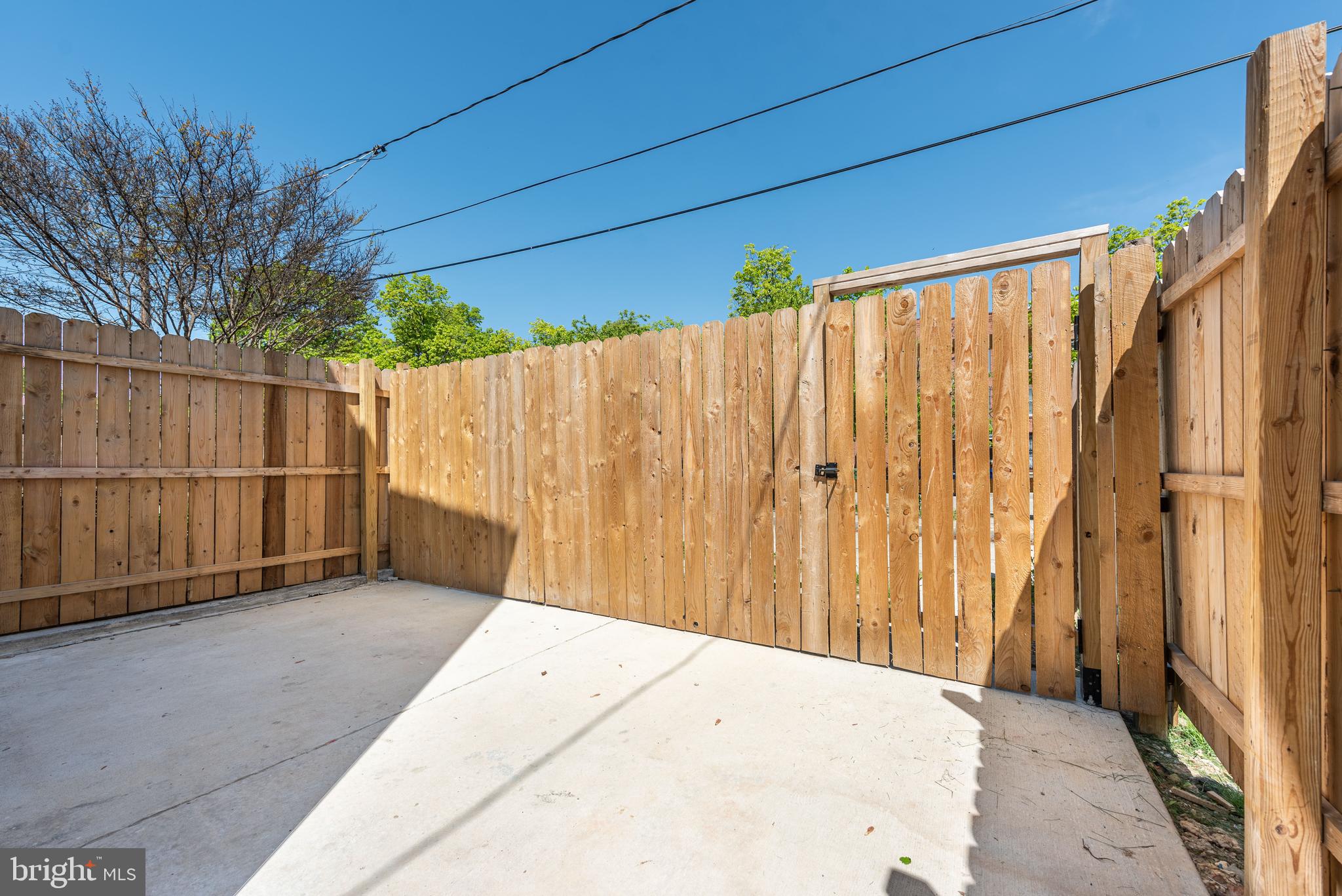 HOLLINS MARKET - Residential