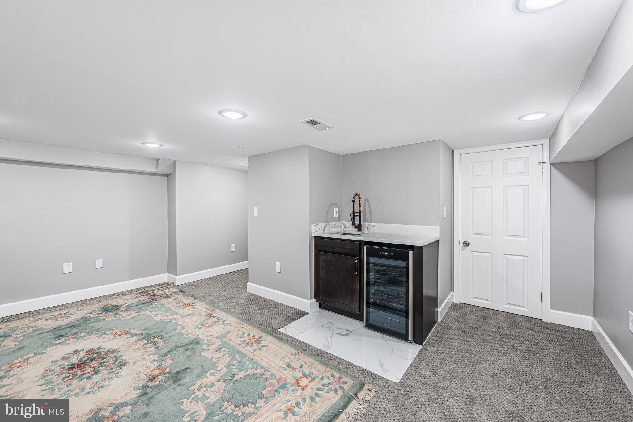 HOLLINS MARKET - Residential