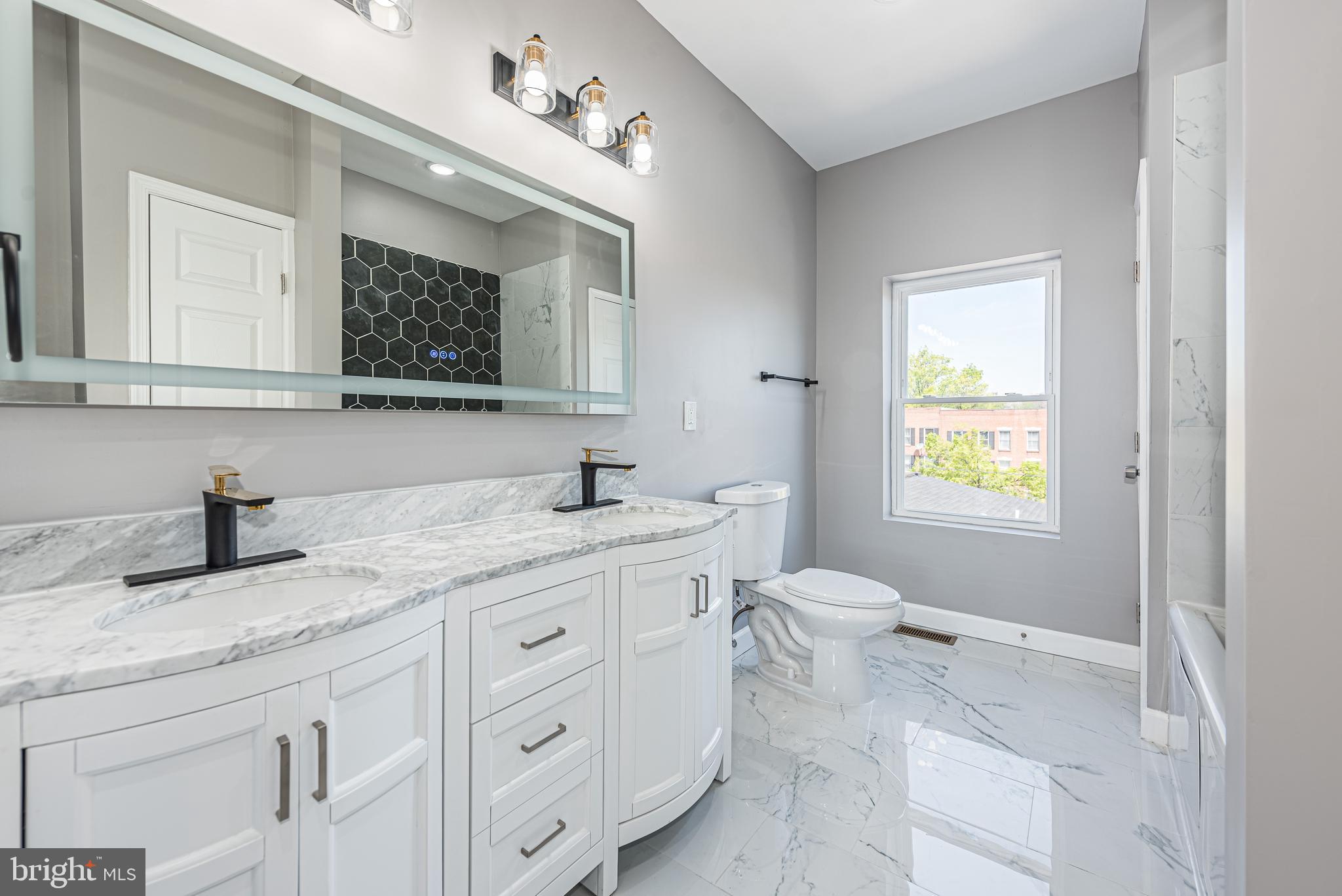 HOLLINS MARKET - Residential