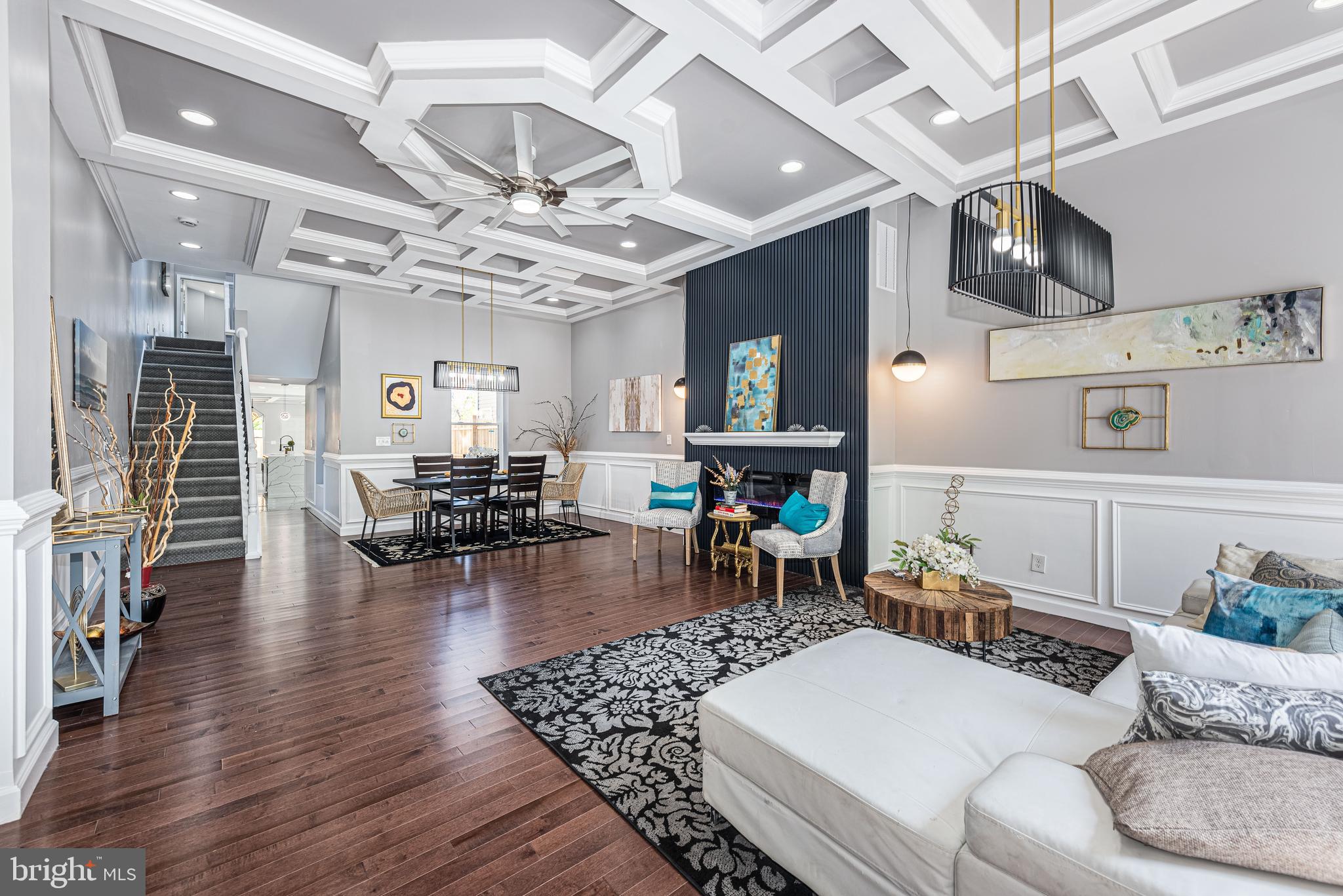 HOLLINS MARKET - Residential