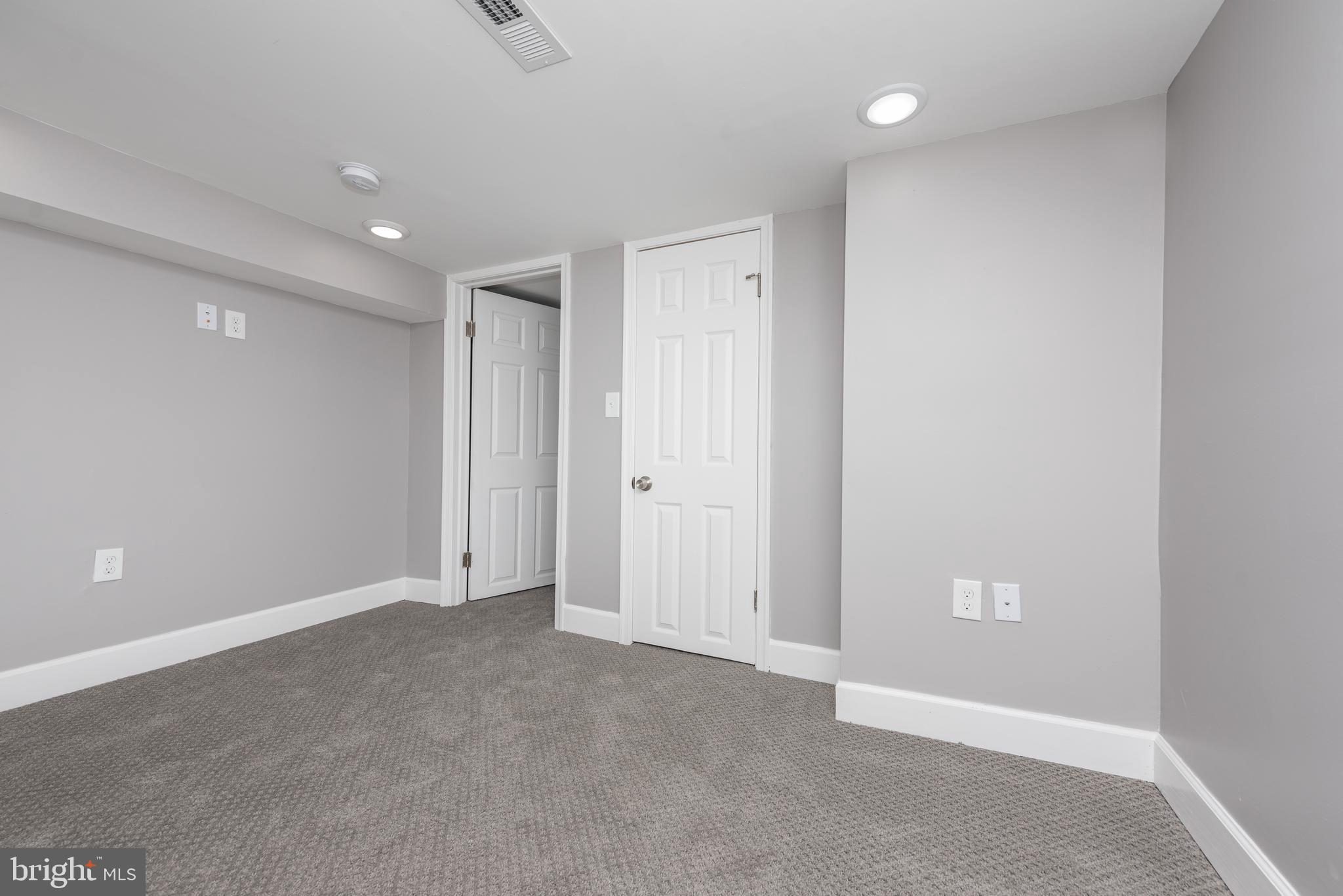 HOLLINS MARKET - Residential