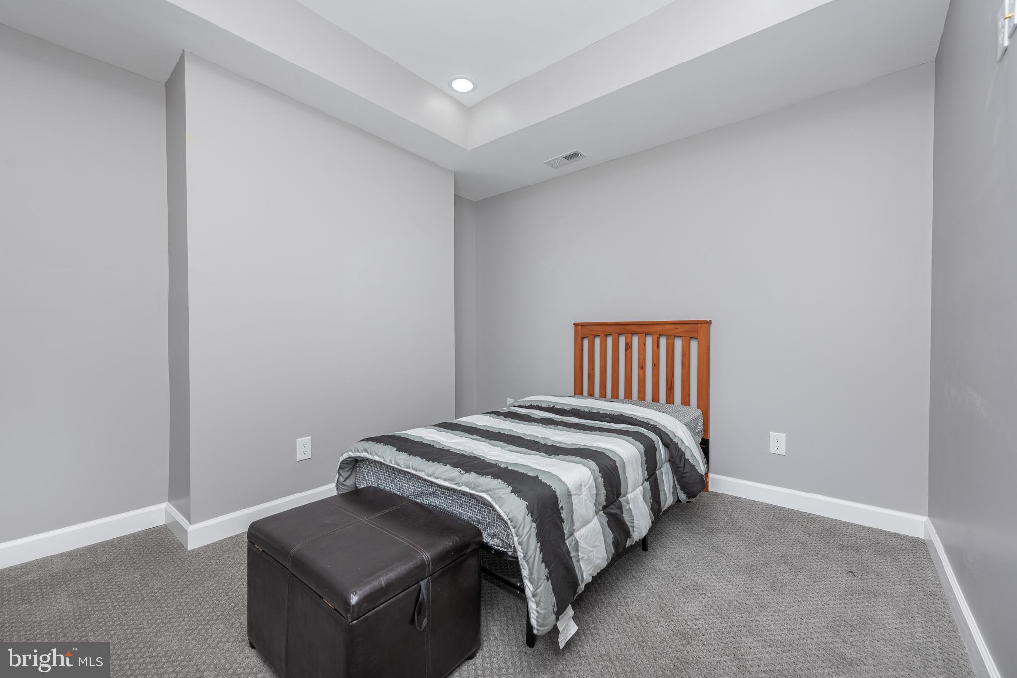 HOLLINS MARKET - Residential