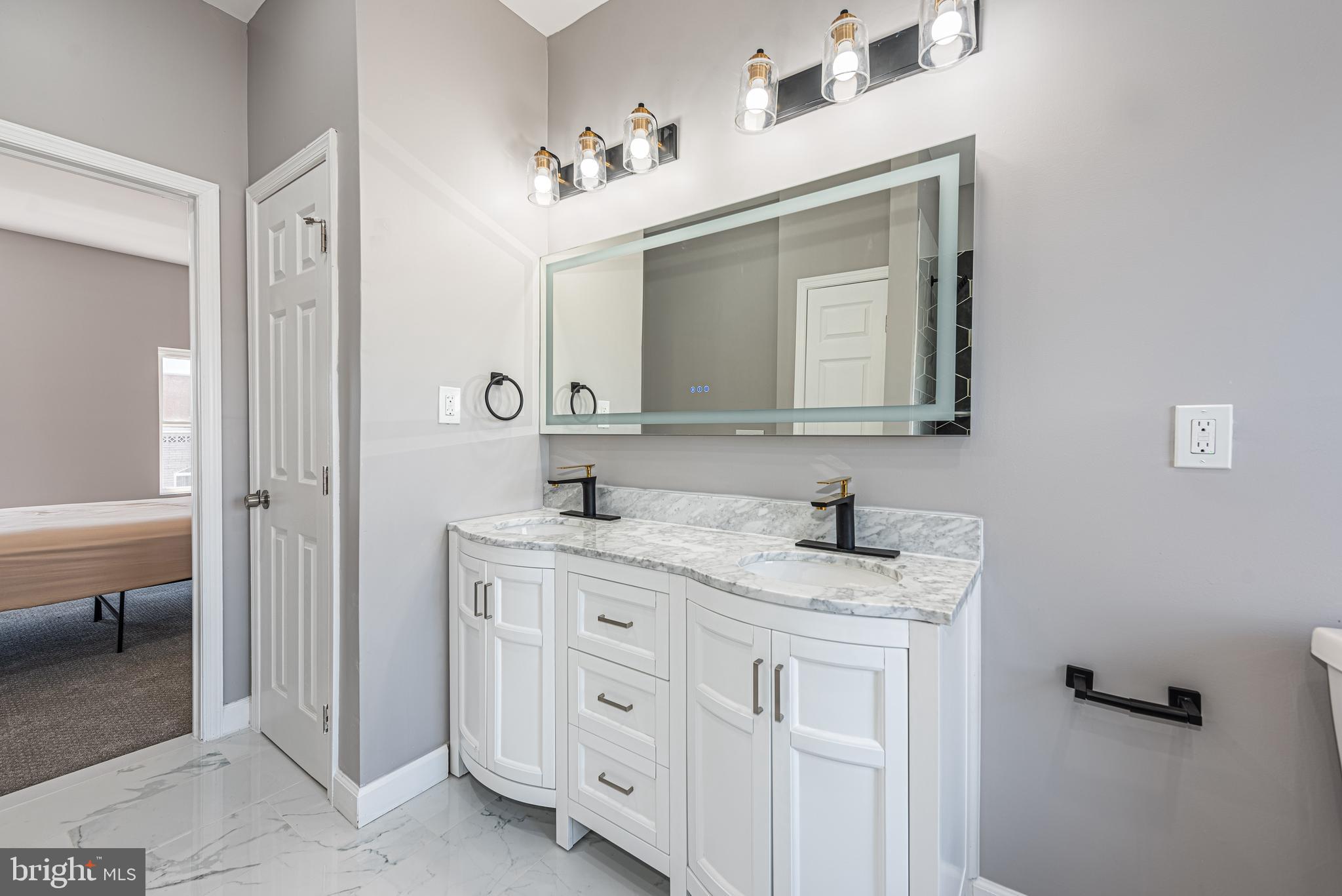 HOLLINS MARKET - Residential