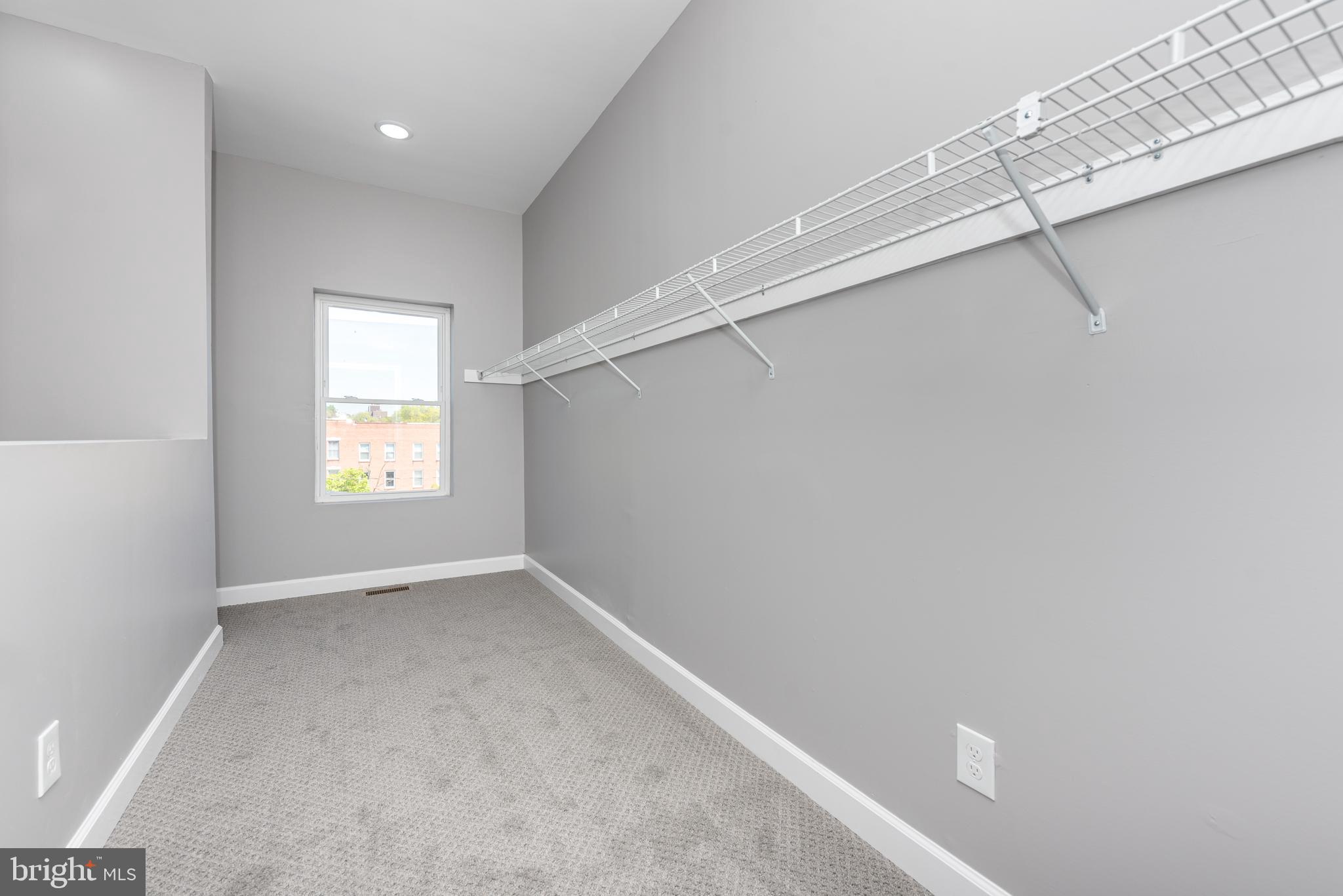HOLLINS MARKET - Residential