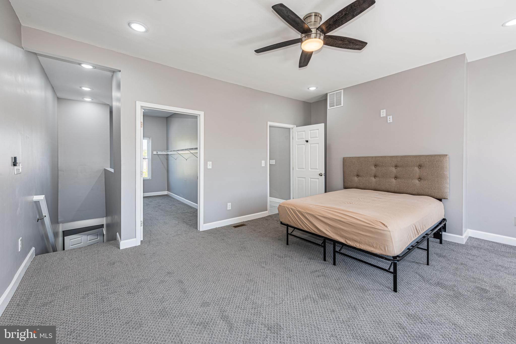 HOLLINS MARKET - Residential
