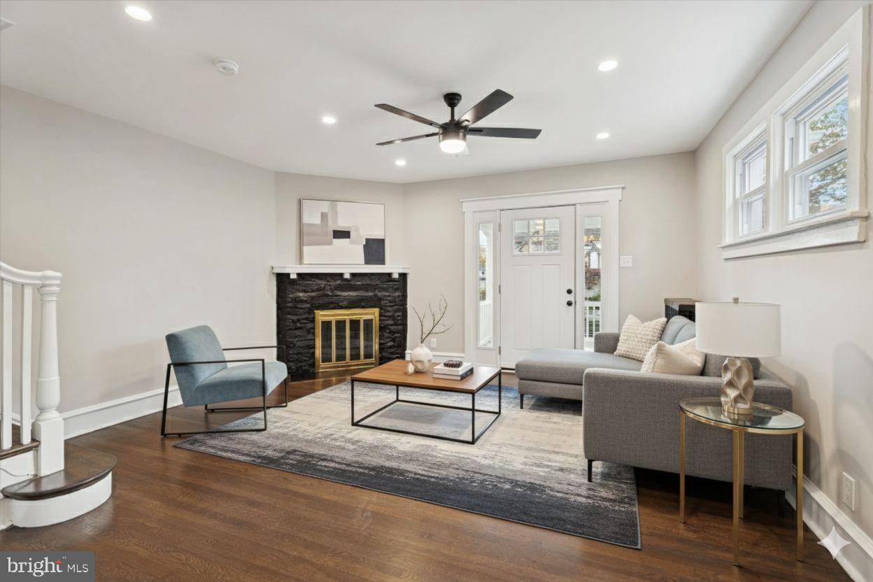 223 W PLUMSTEAD AVENUE