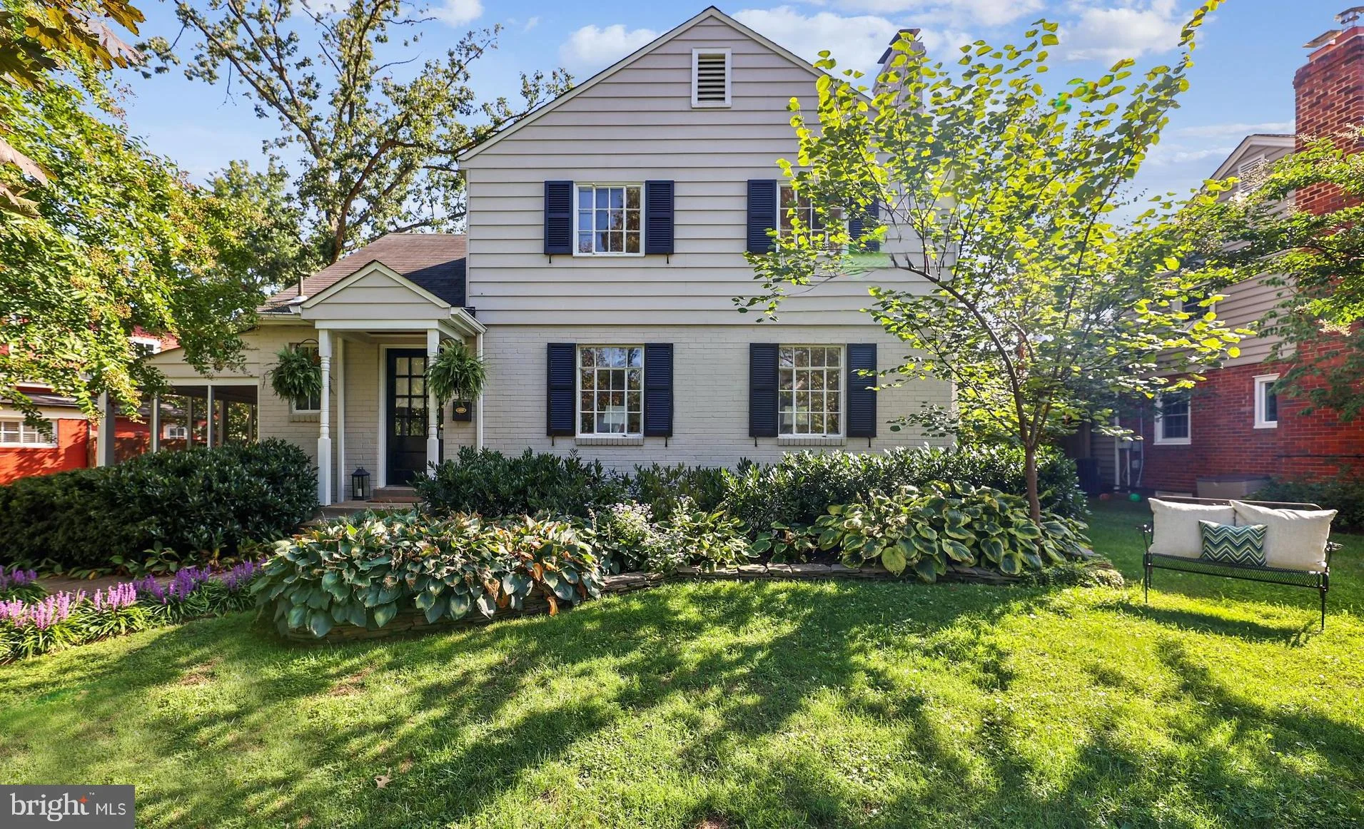 704 Grand View Dr, Alexandria, VA 22305