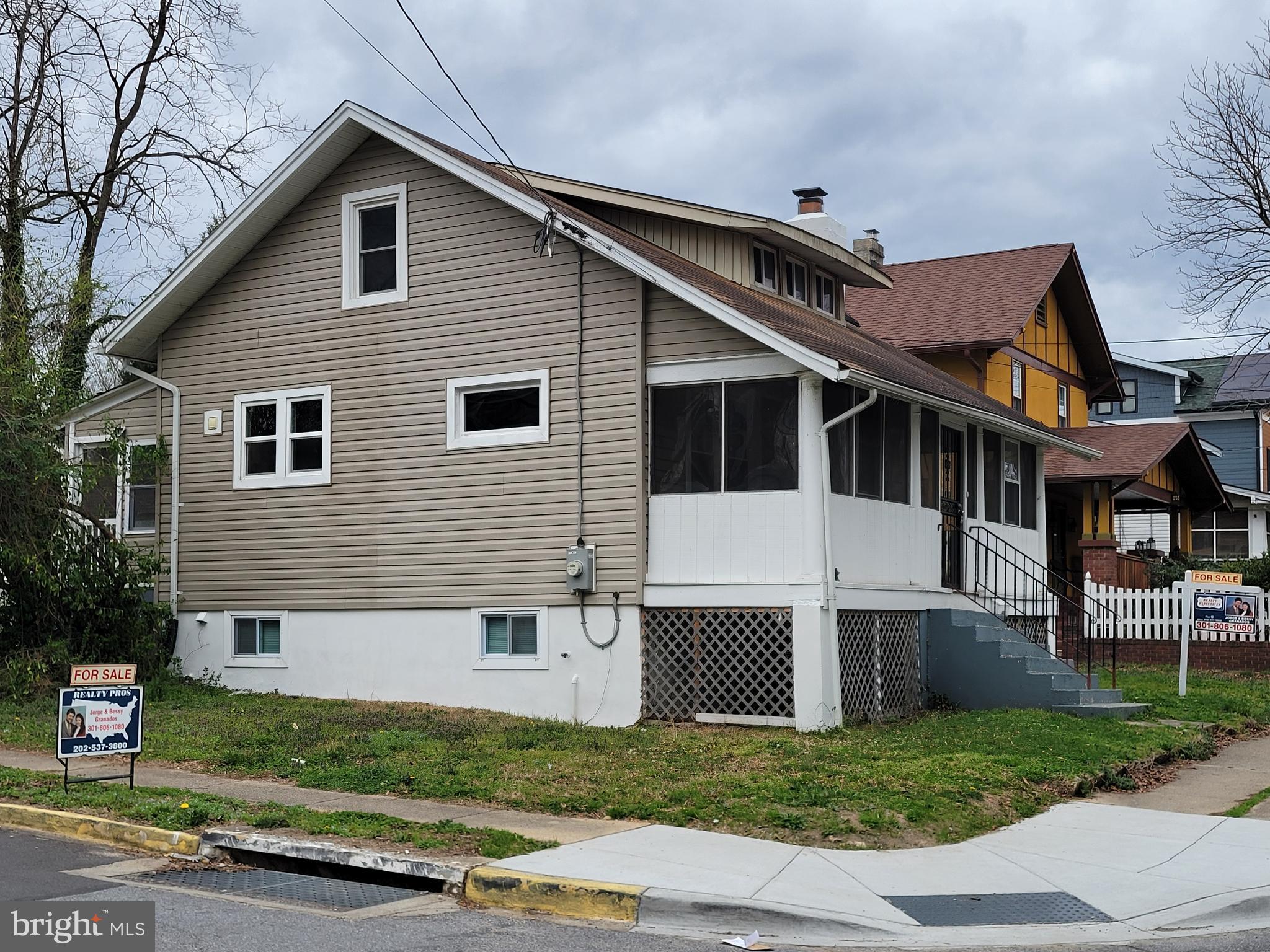 COLMAR MANOR - Residential