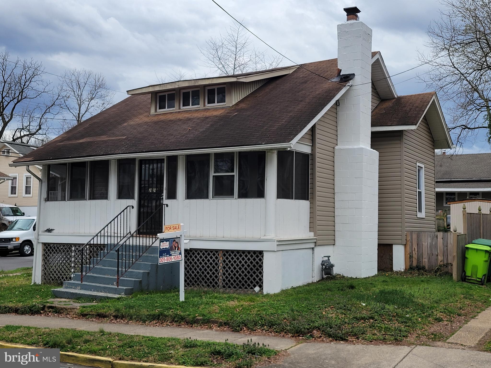 COLMAR MANOR - Residential