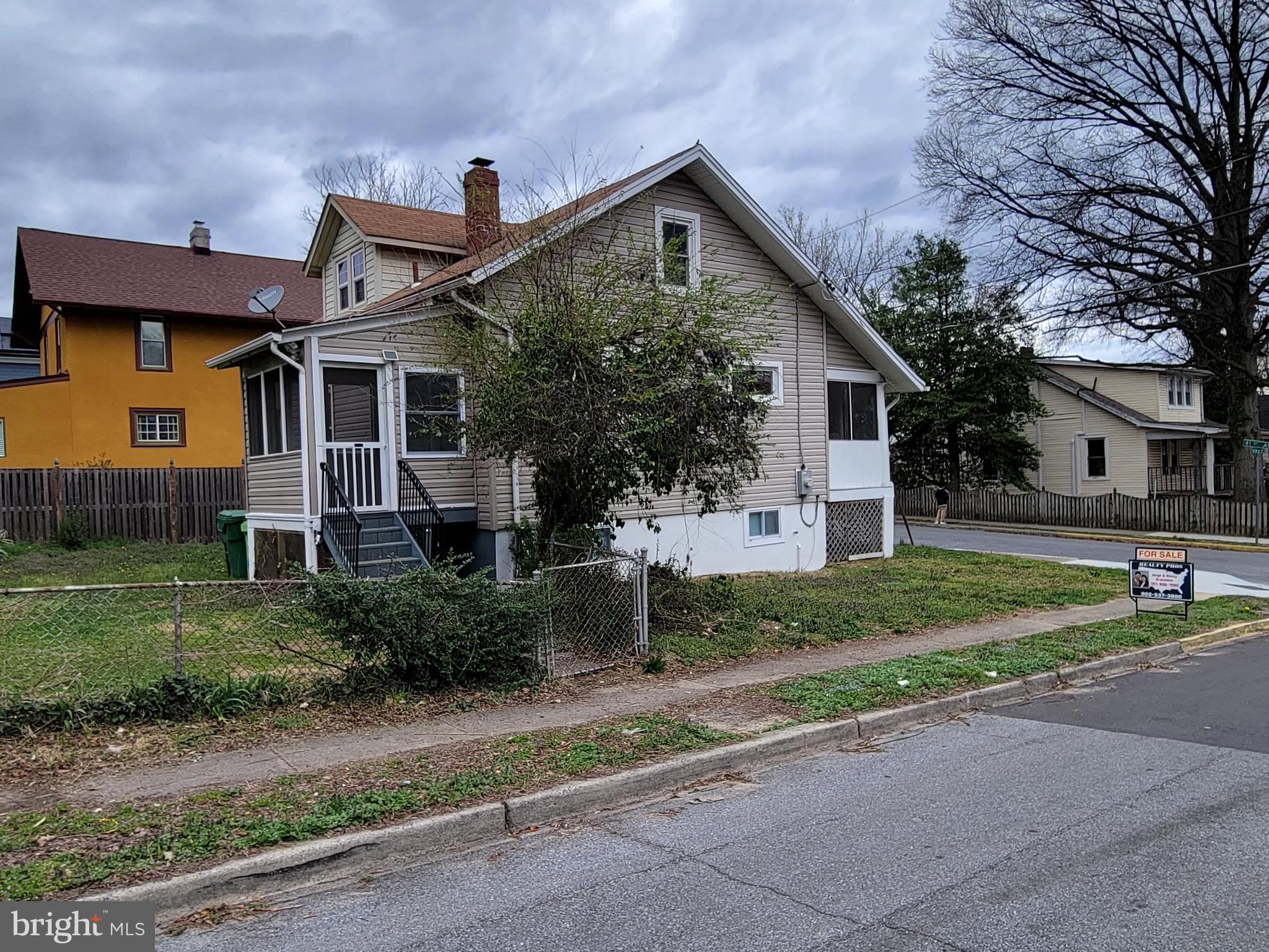 COLMAR MANOR - Residential