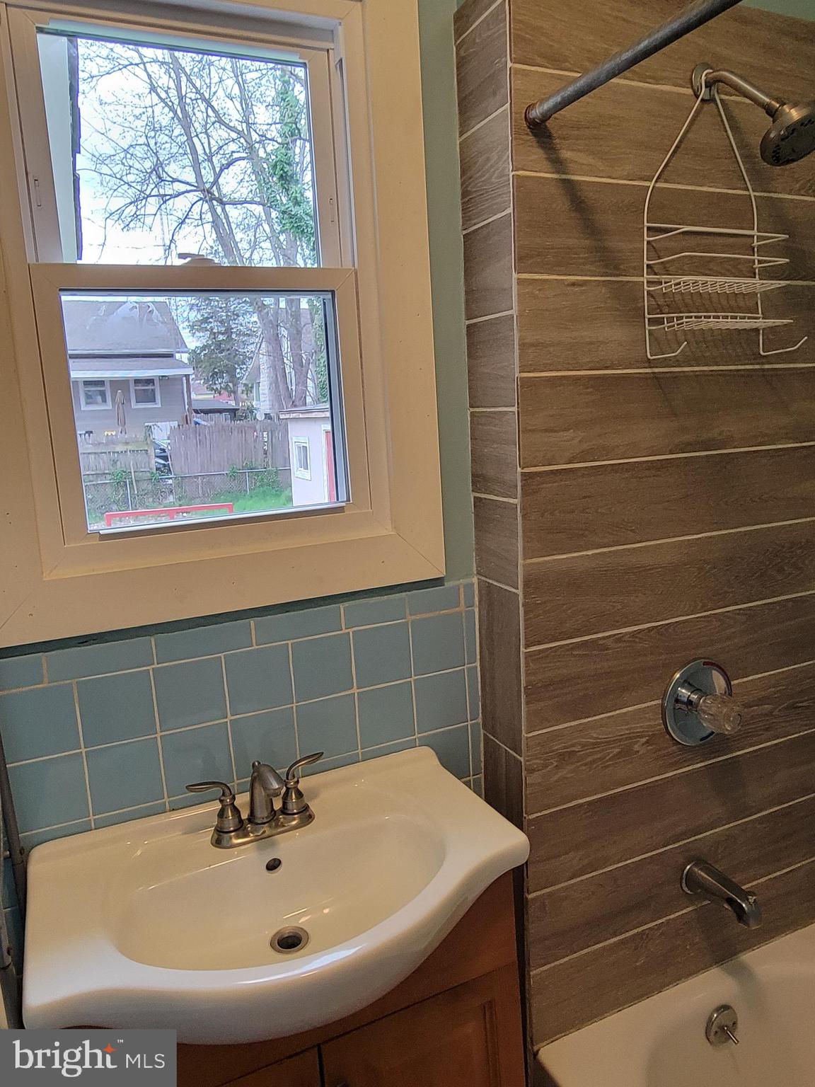 COLMAR MANOR - Residential