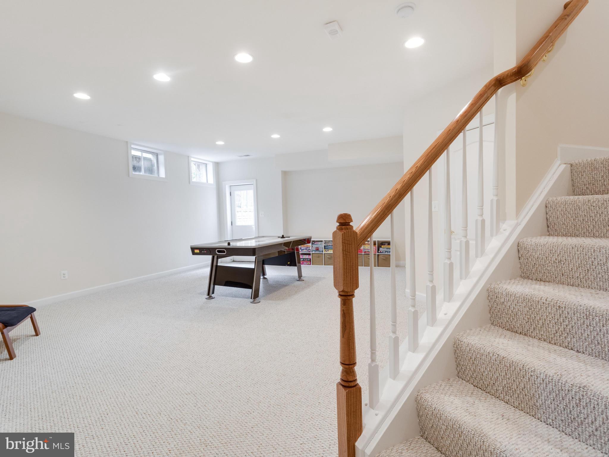 LAKE BARCROFT - Residential