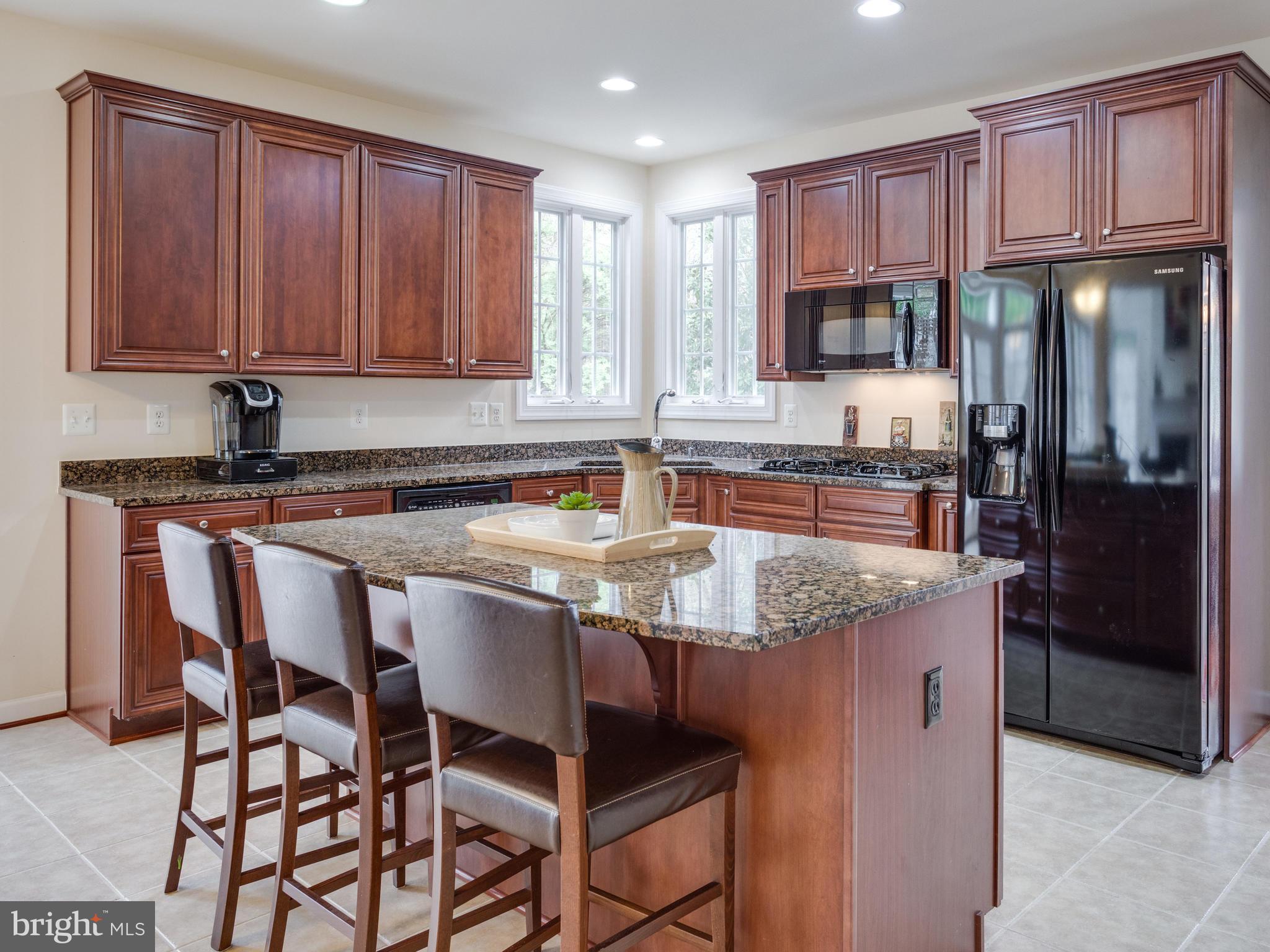 LAKE BARCROFT - Residential