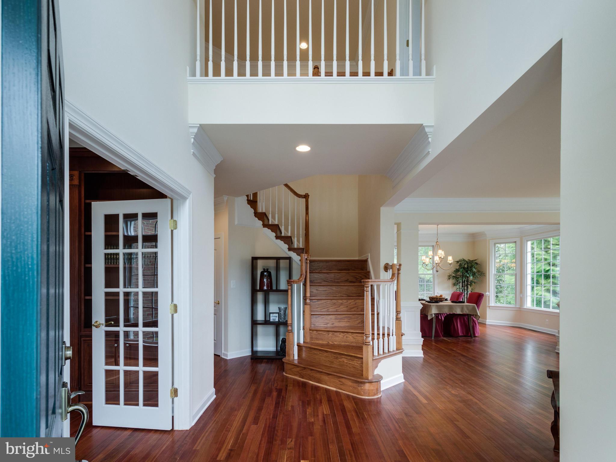 LAKE BARCROFT - Residential