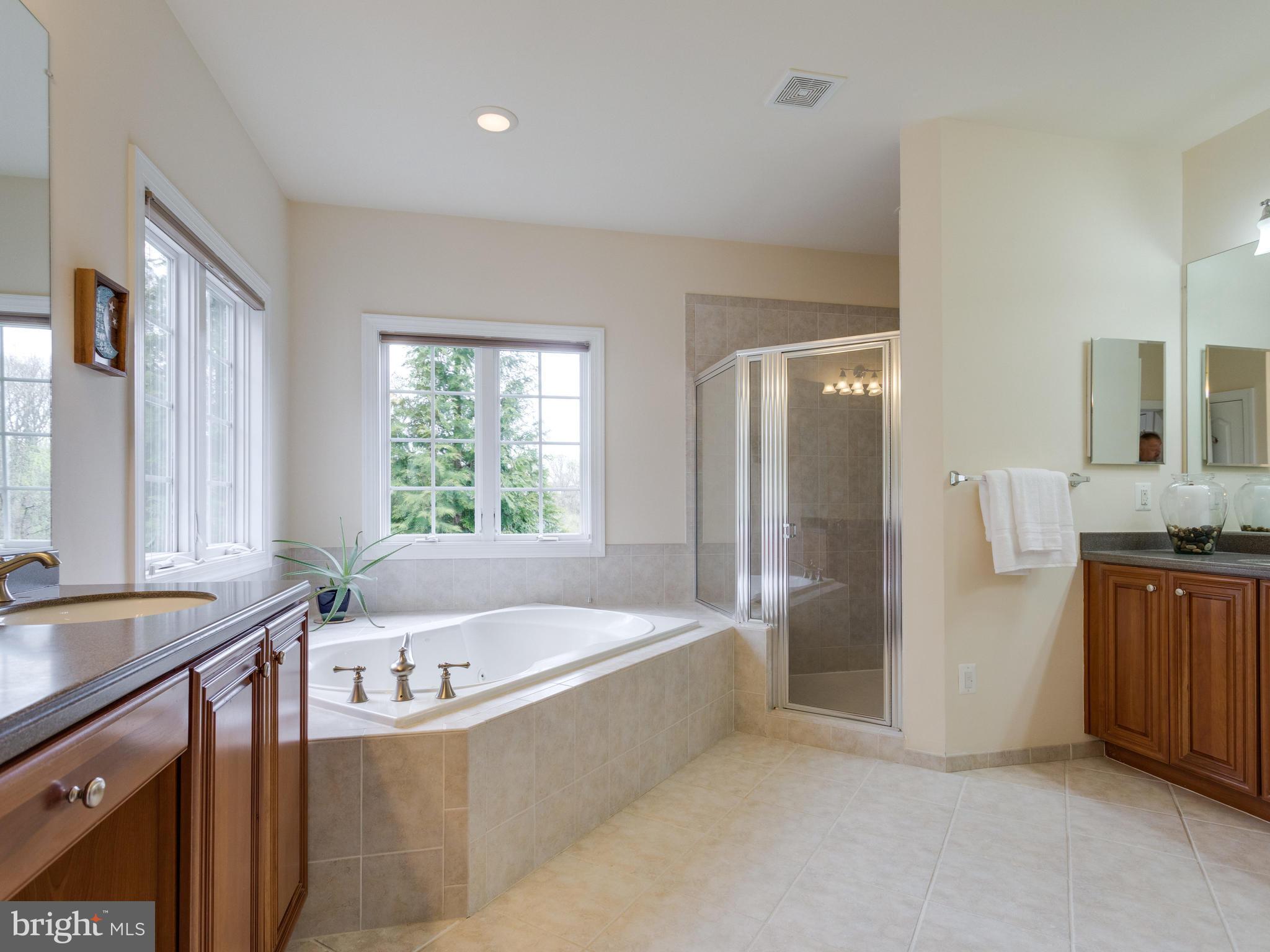 LAKE BARCROFT - Residential