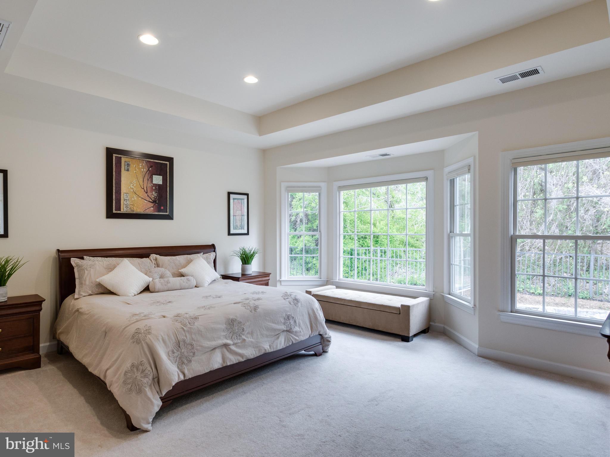 LAKE BARCROFT - Residential