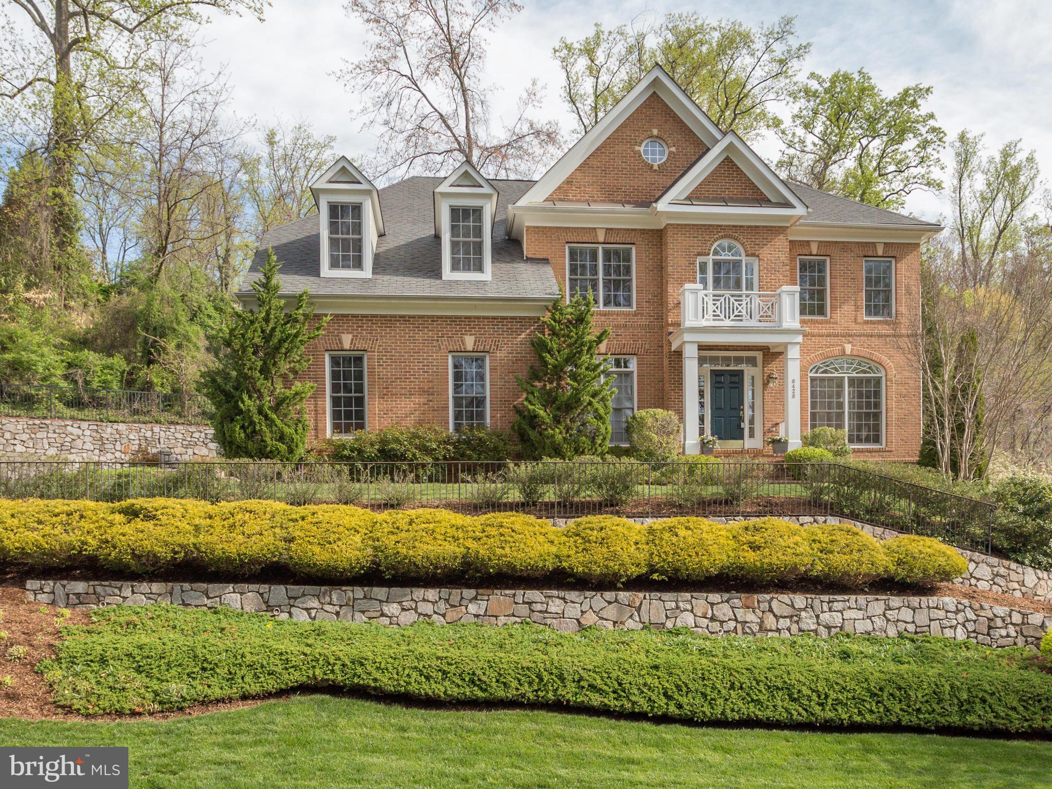 LAKE BARCROFT - Residential