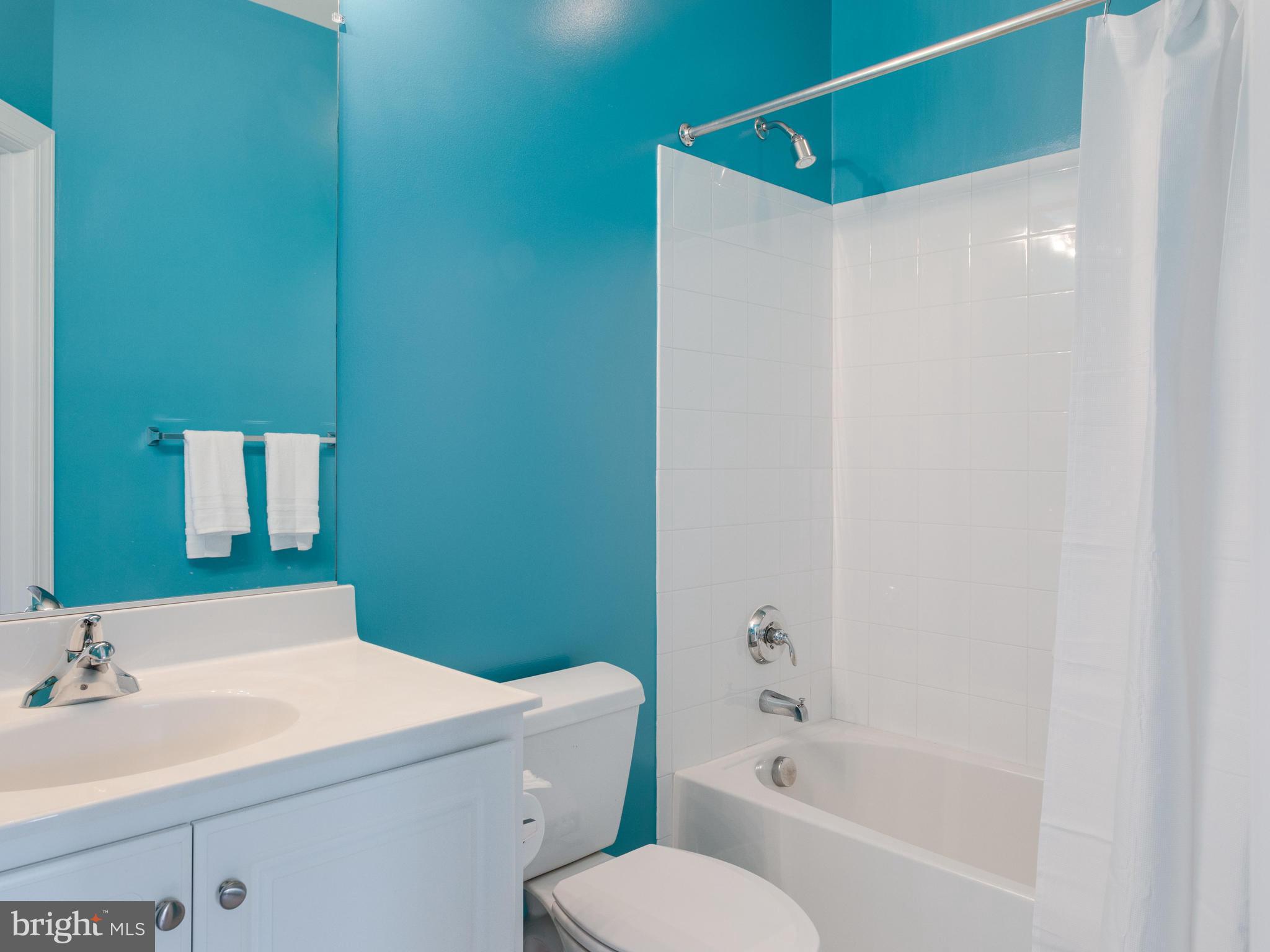 LAKE BARCROFT - Residential