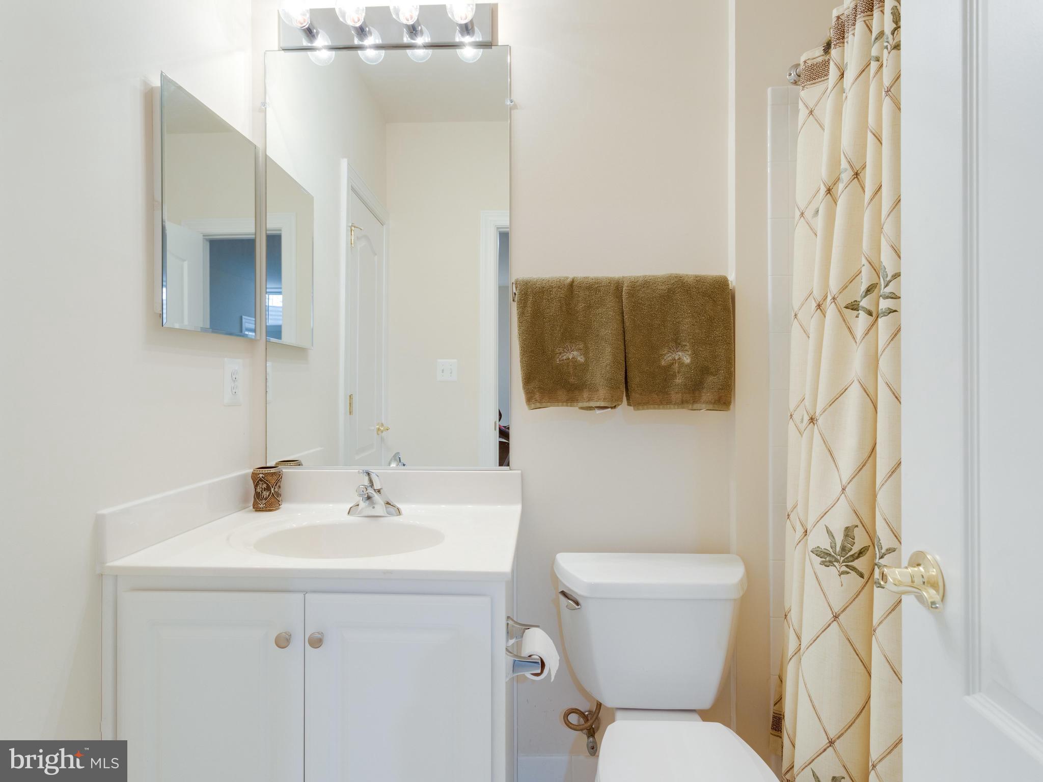 LAKE BARCROFT - Residential