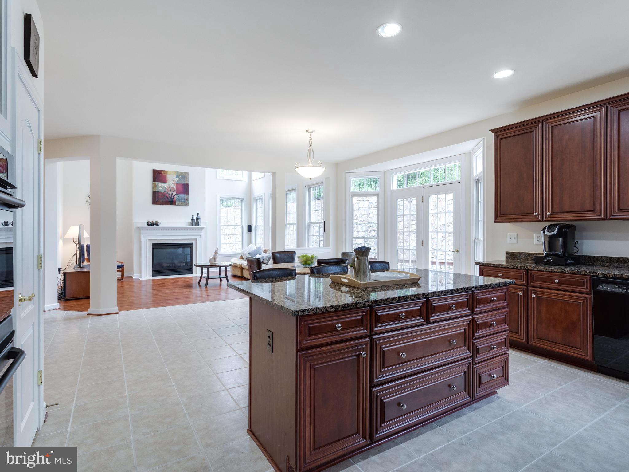 LAKE BARCROFT - Residential